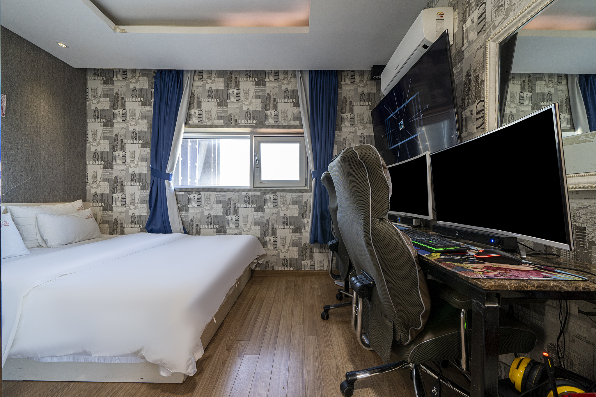 room detail thumbnail 2