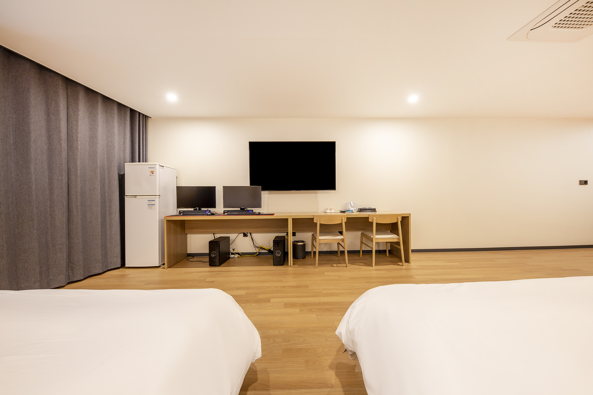 room detail thumbnail 2