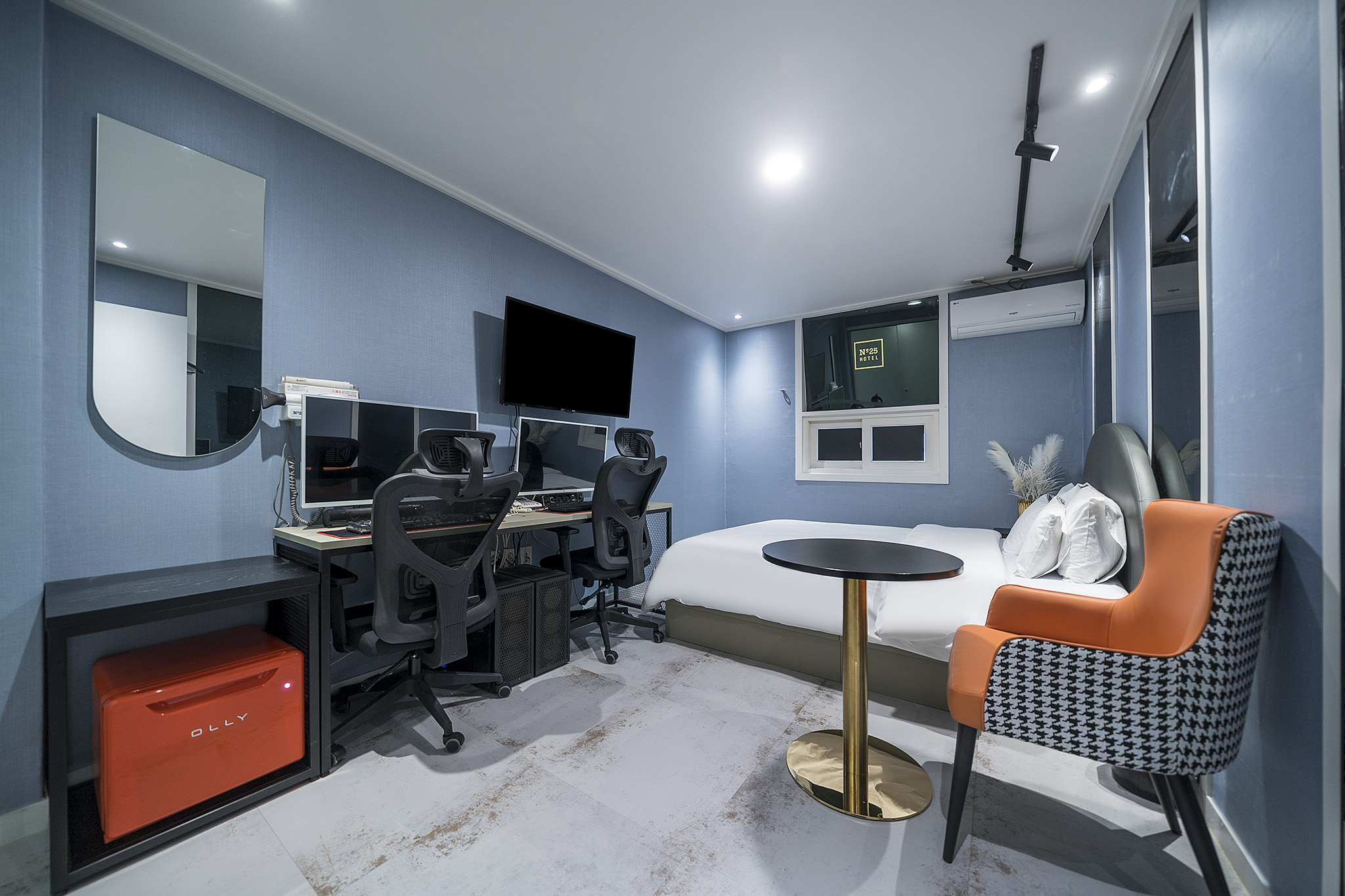 room detail thumbnail 1