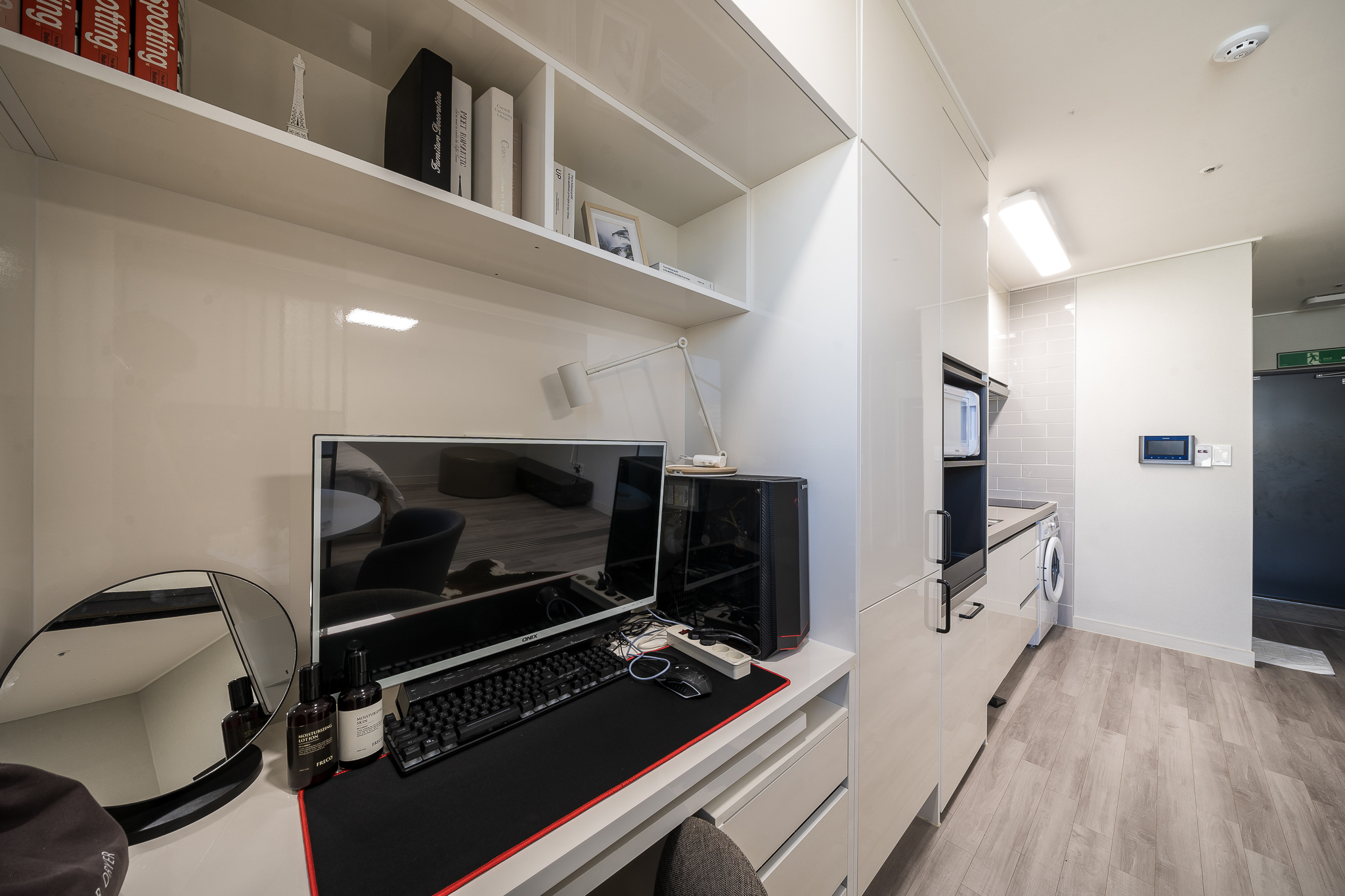 room detail thumbnail 2