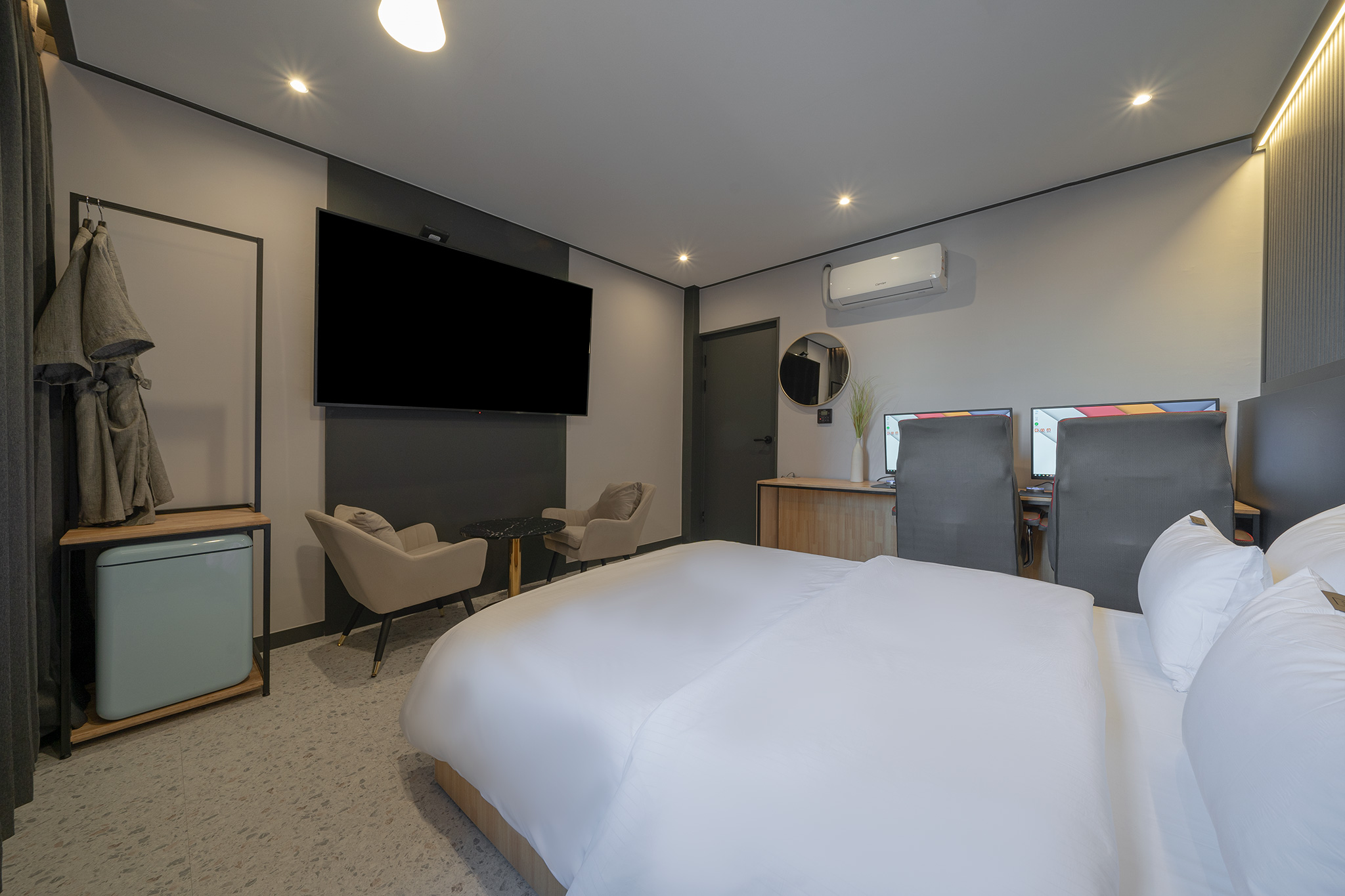 room detail thumbnail 1