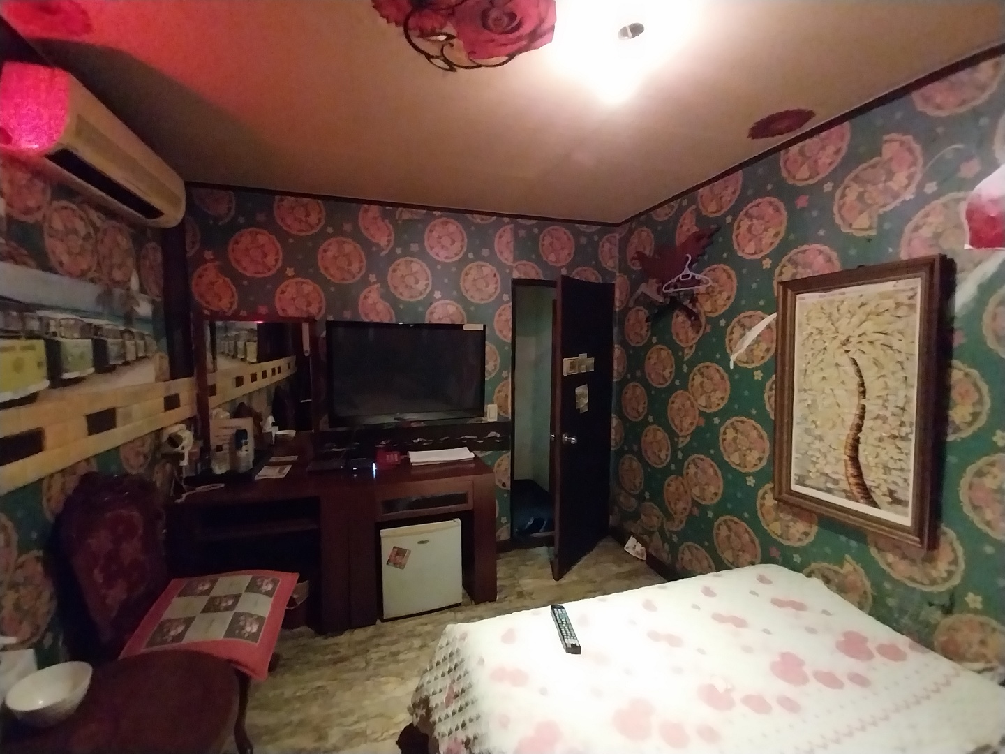 room detail thumbnail 1