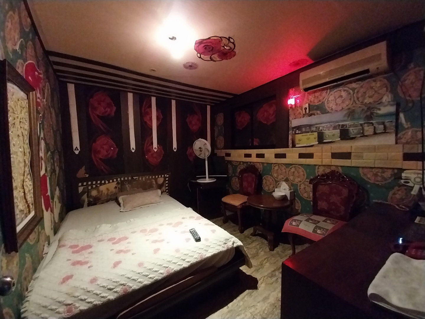 room detail thumbnail 2