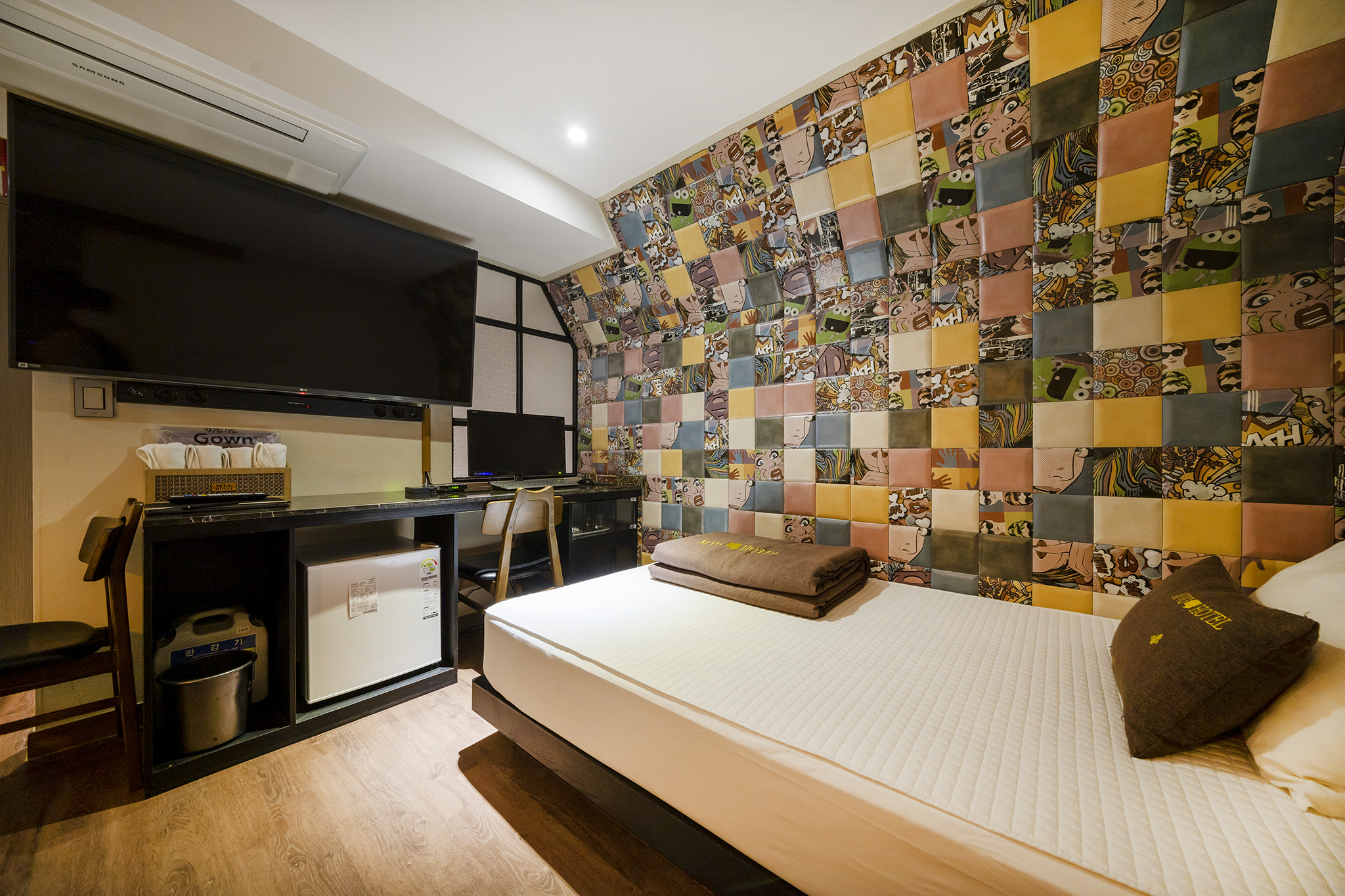 room detail thumbnail 2