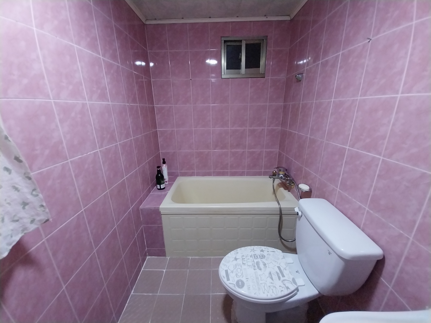 room detail thumbnail 2