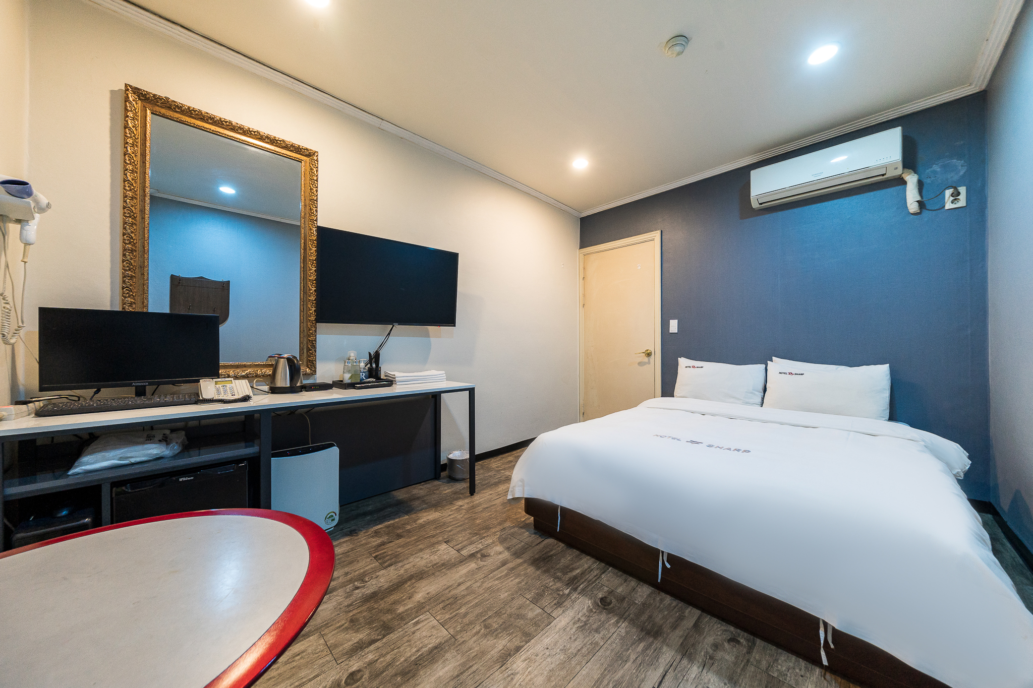 room detail thumbnail 1