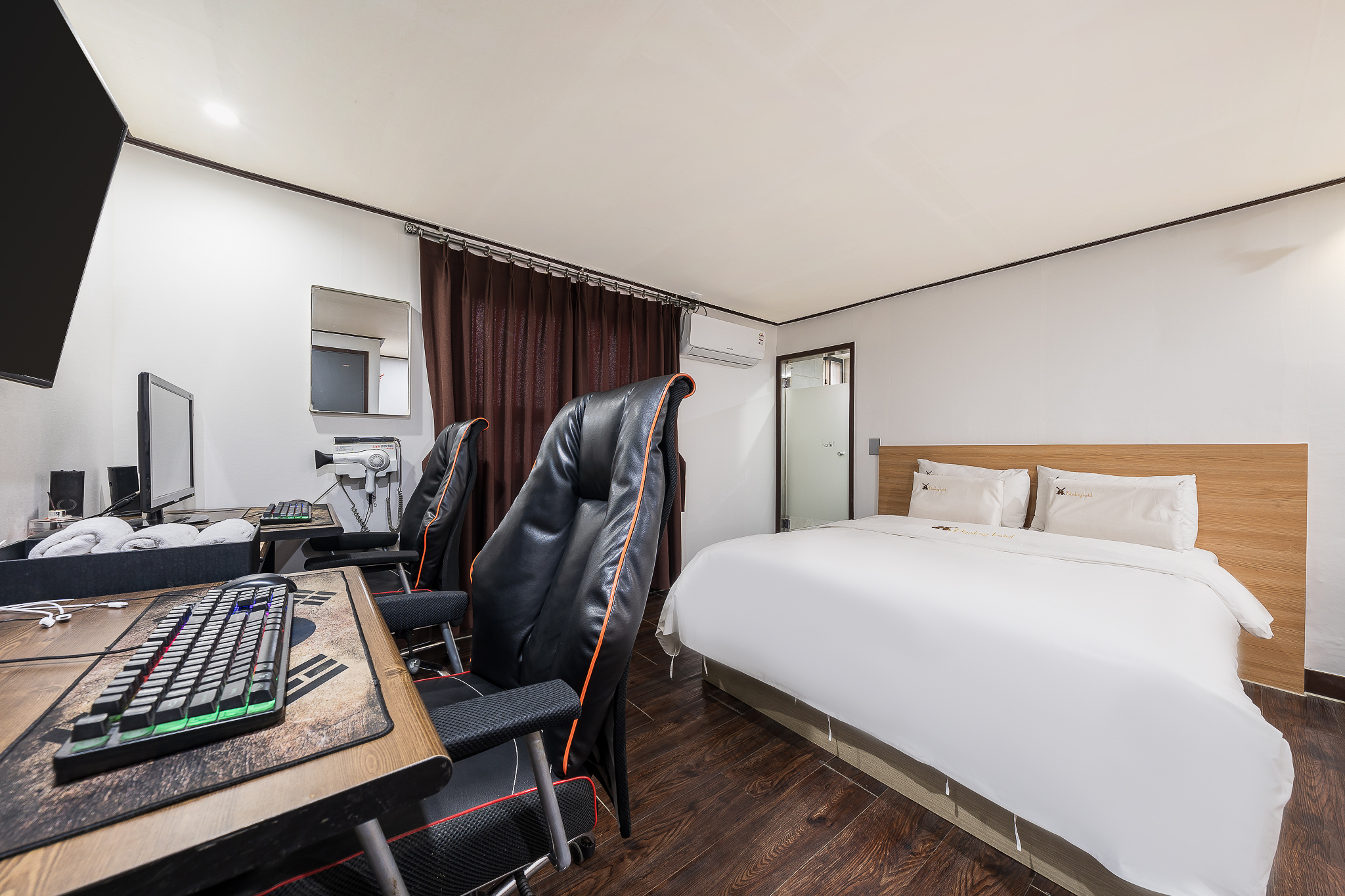 room detail thumbnail 1