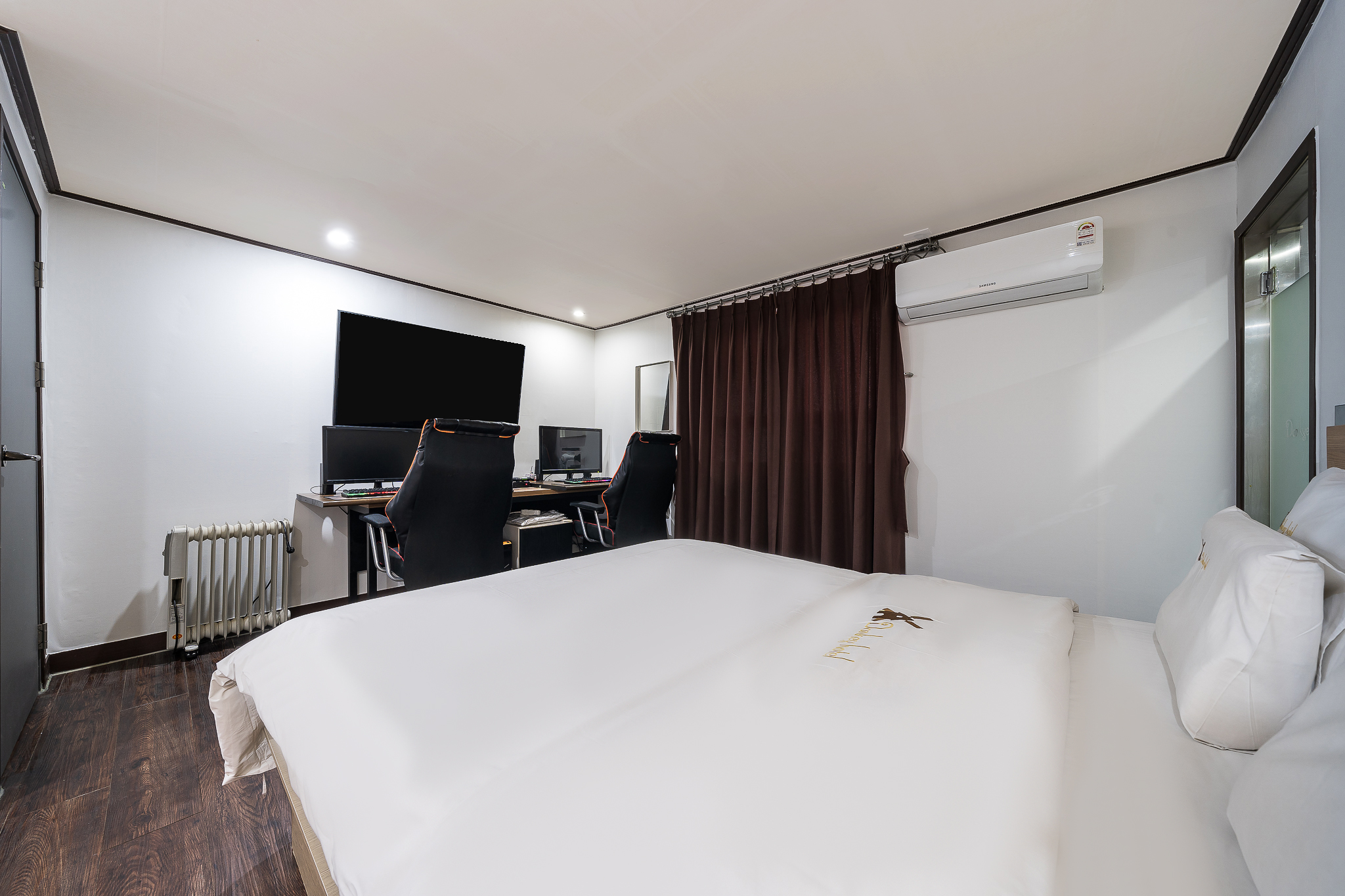 room detail thumbnail 2