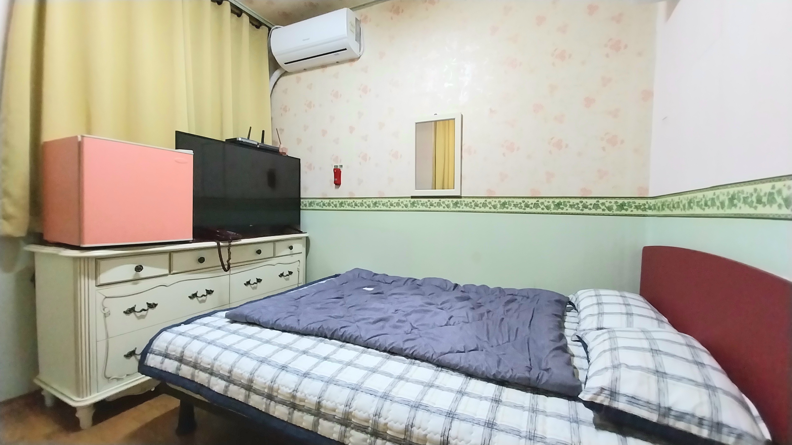 room detail thumbnail 0