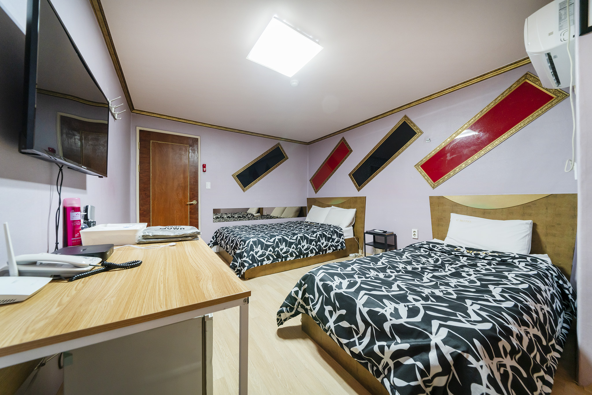 room detail thumbnail 2