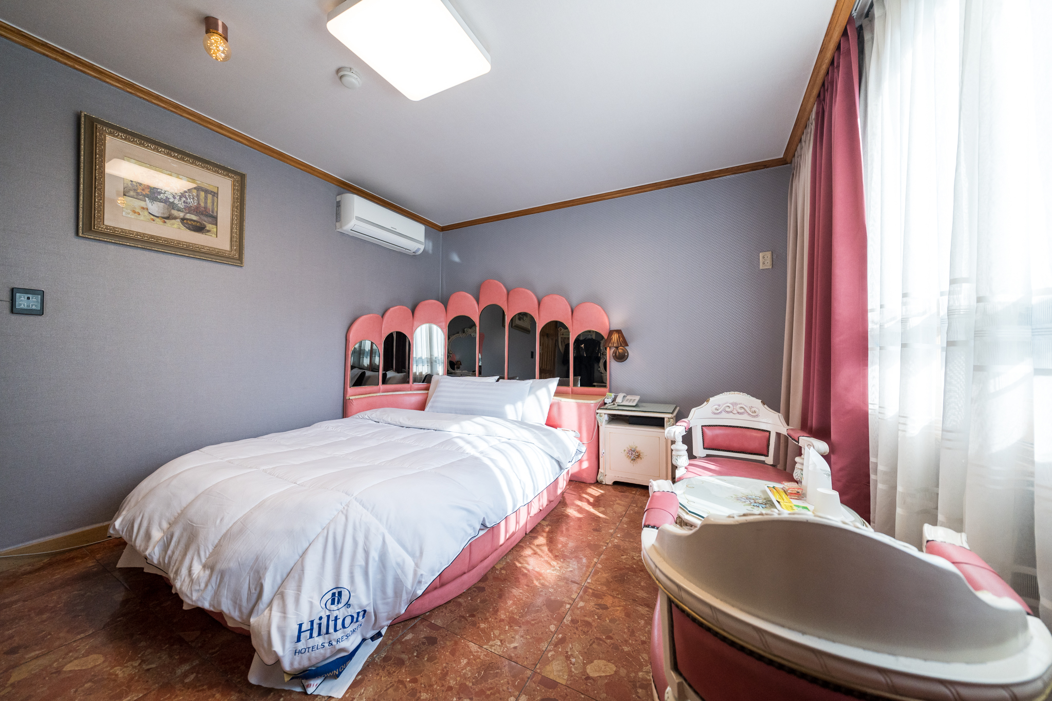 room detail thumbnail 1