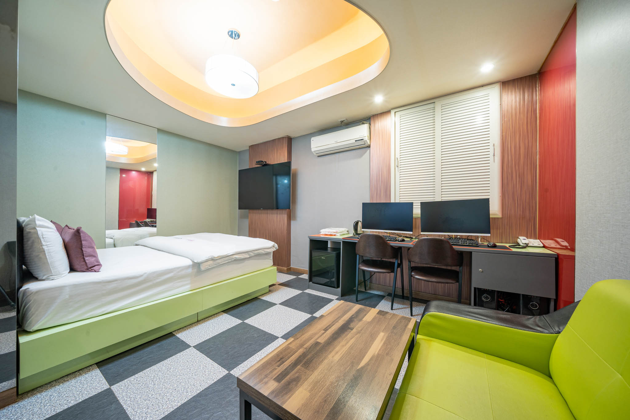 room detail thumbnail 1