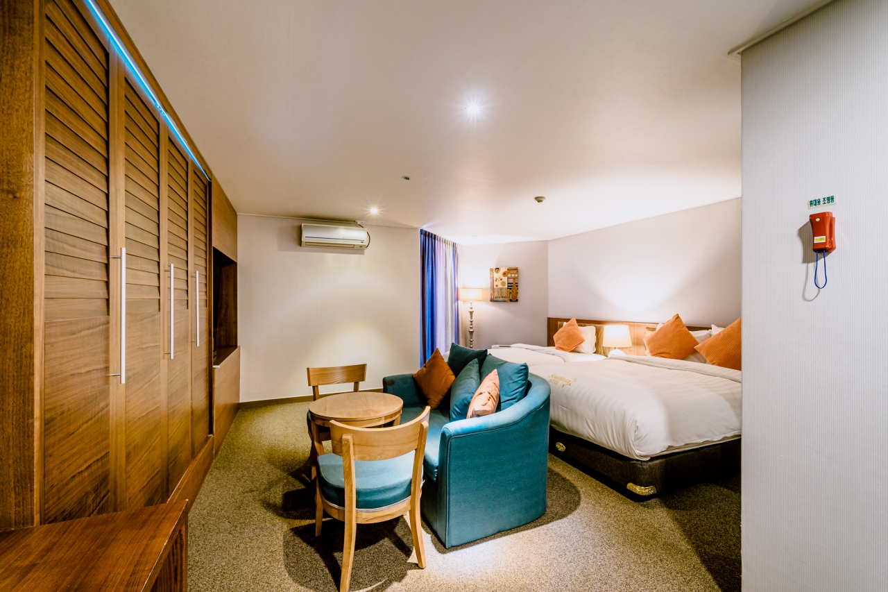 room detail thumbnail 0