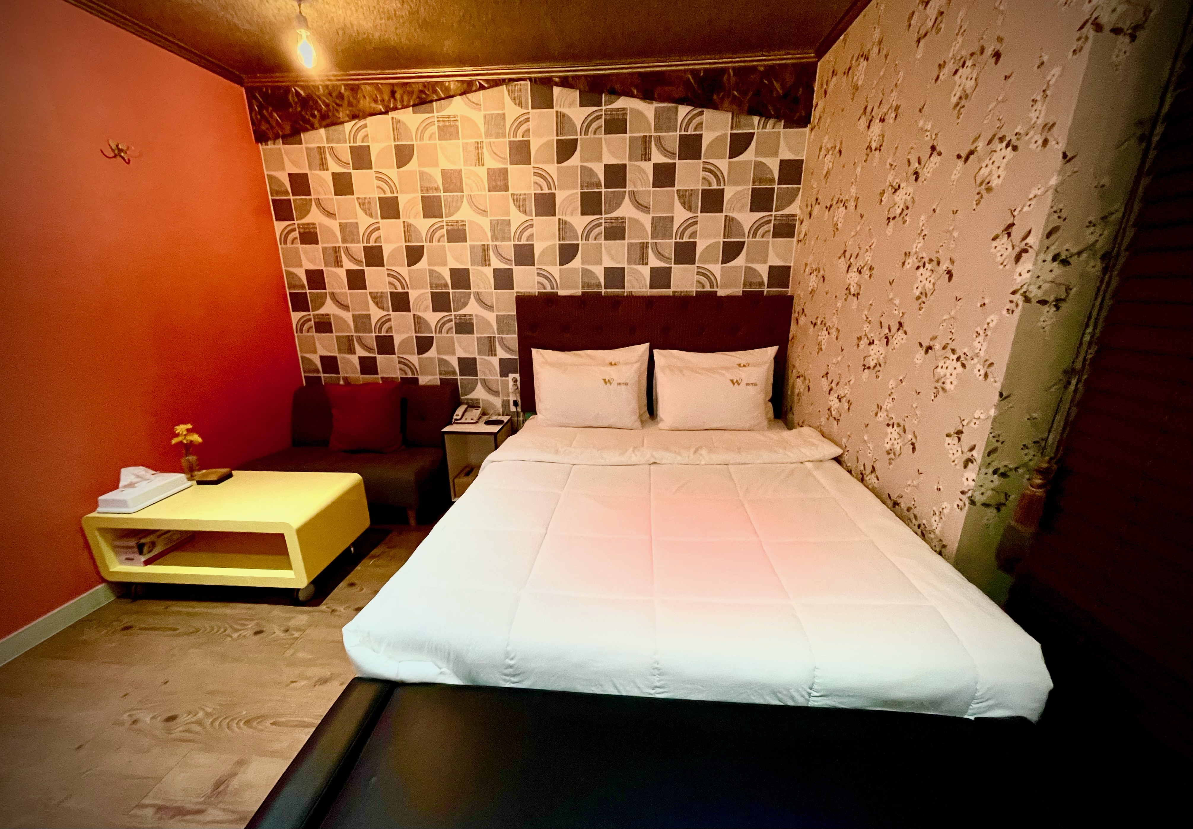 room detail thumbnail 2