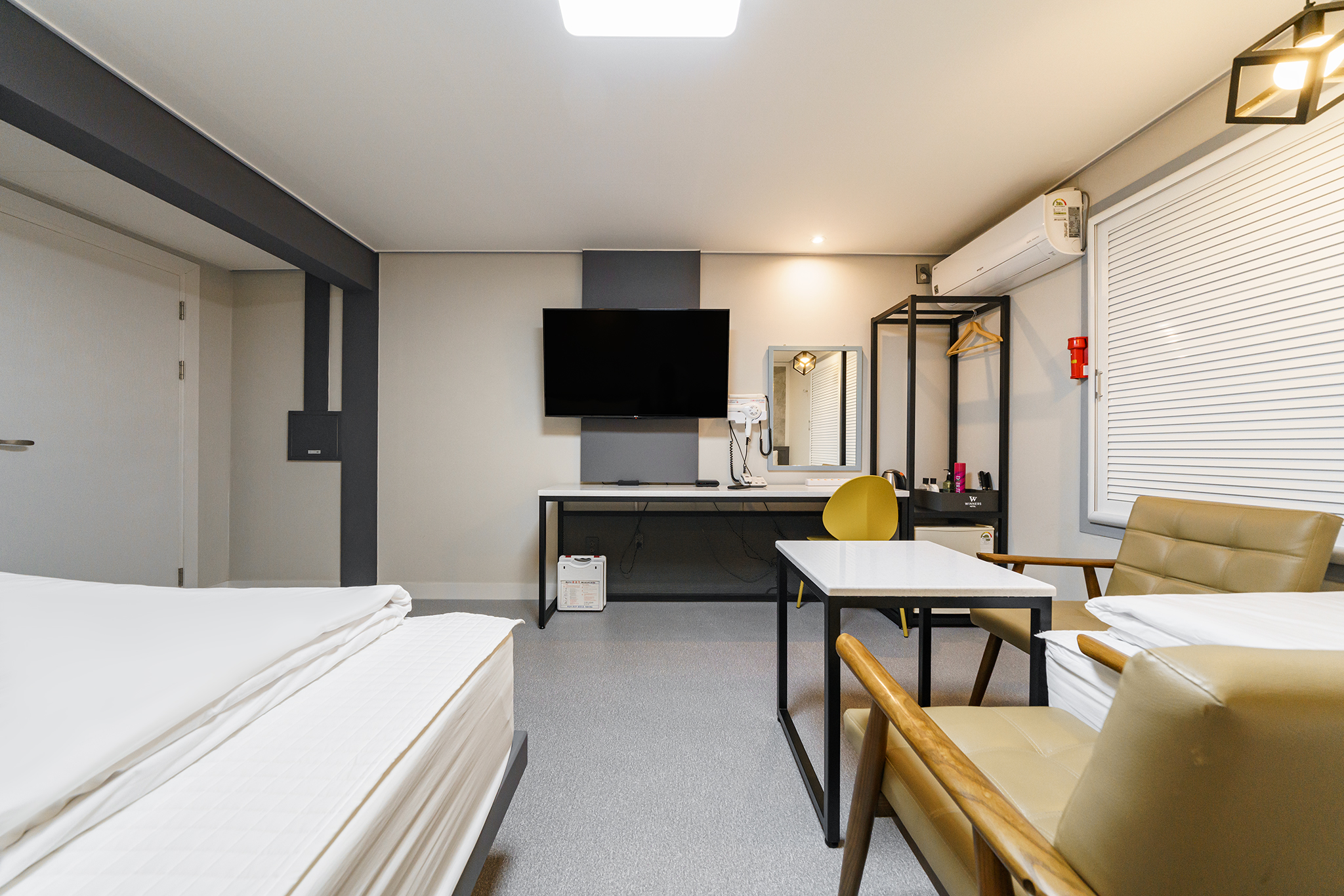 room detail thumbnail 2