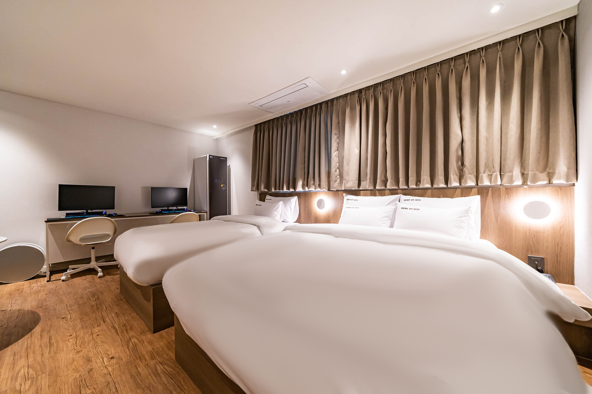 room detail thumbnail 2