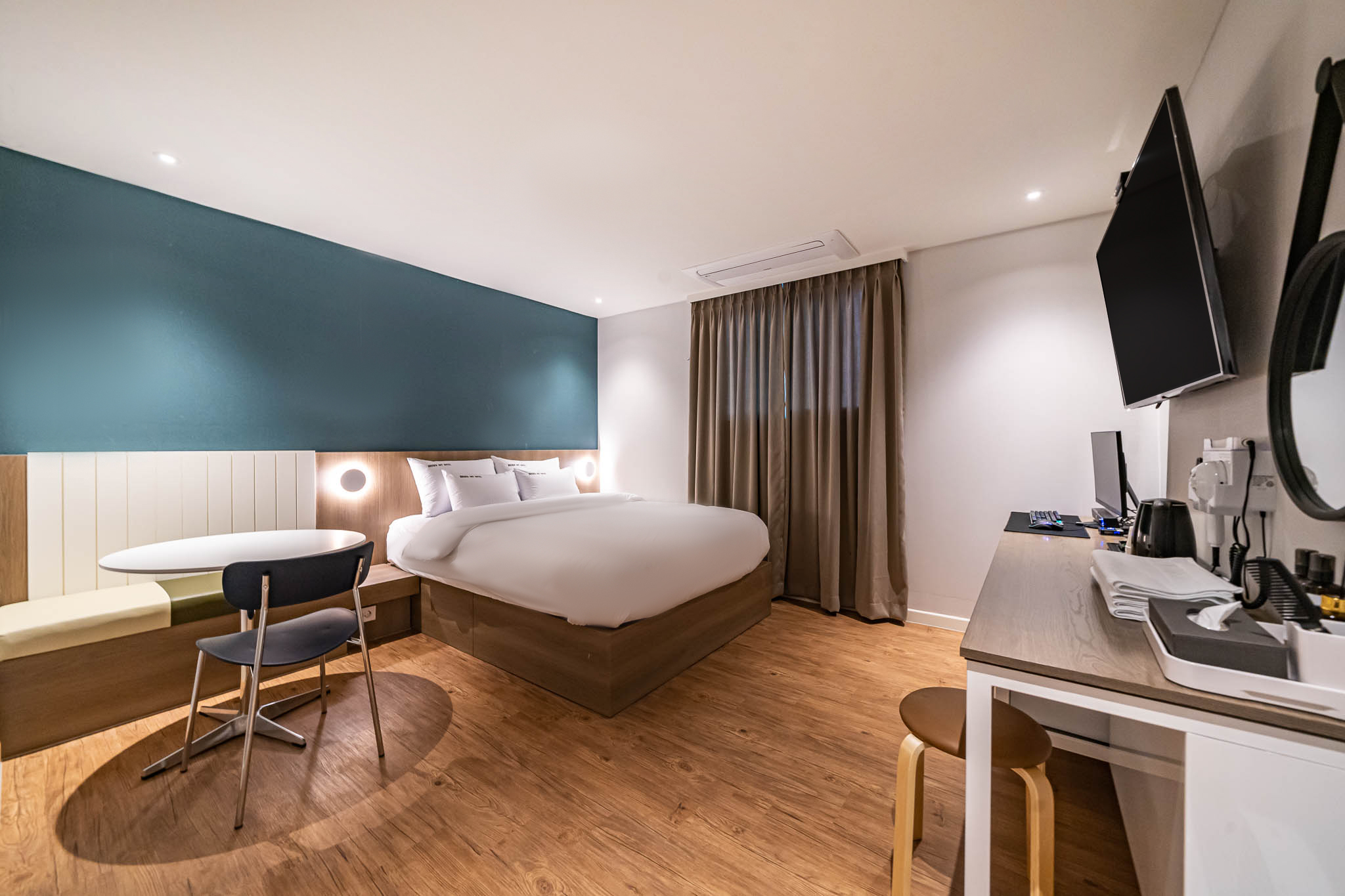 room detail thumbnail 1