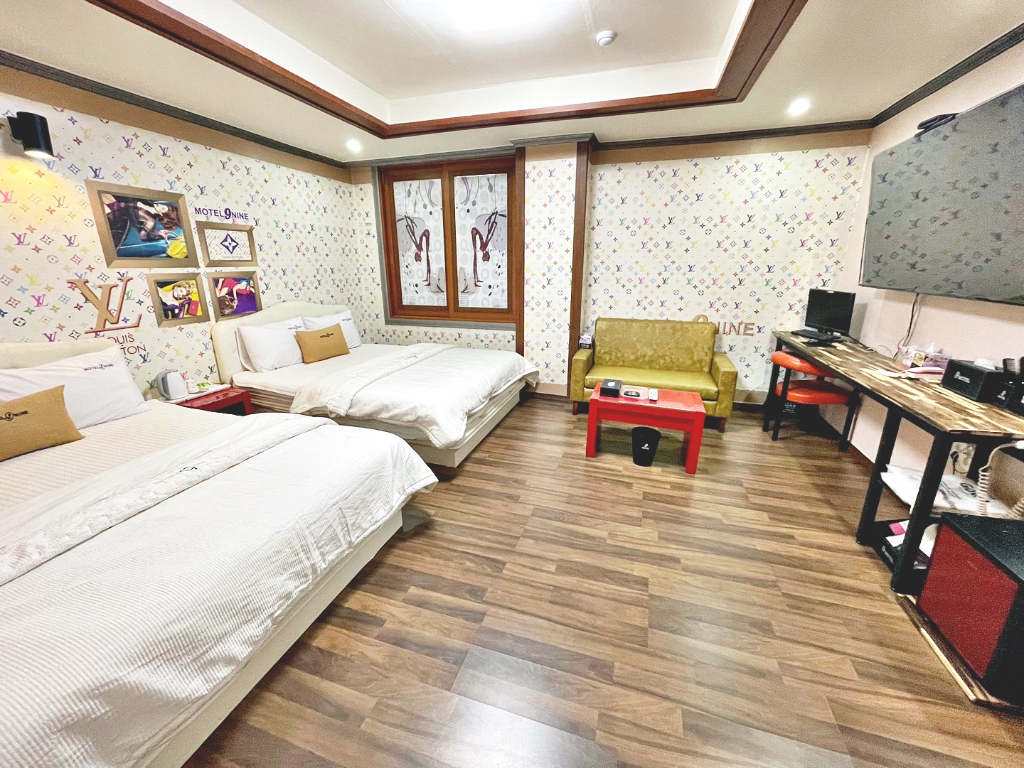 room detail thumbnail 1