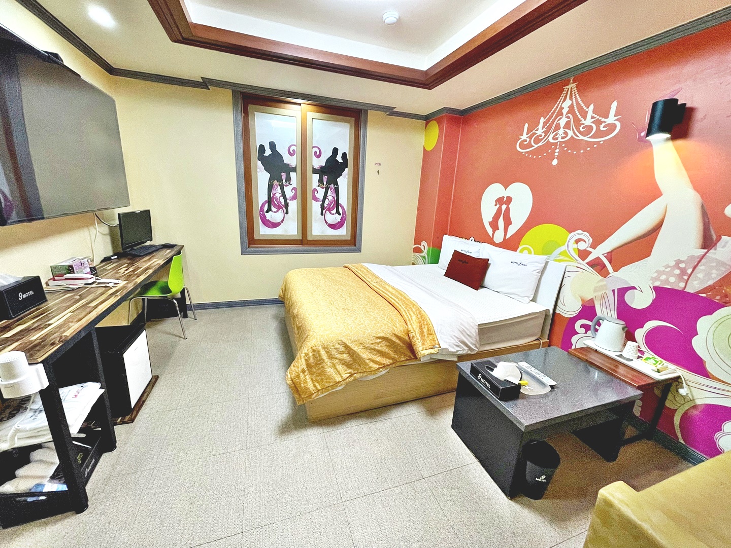 room detail thumbnail 2