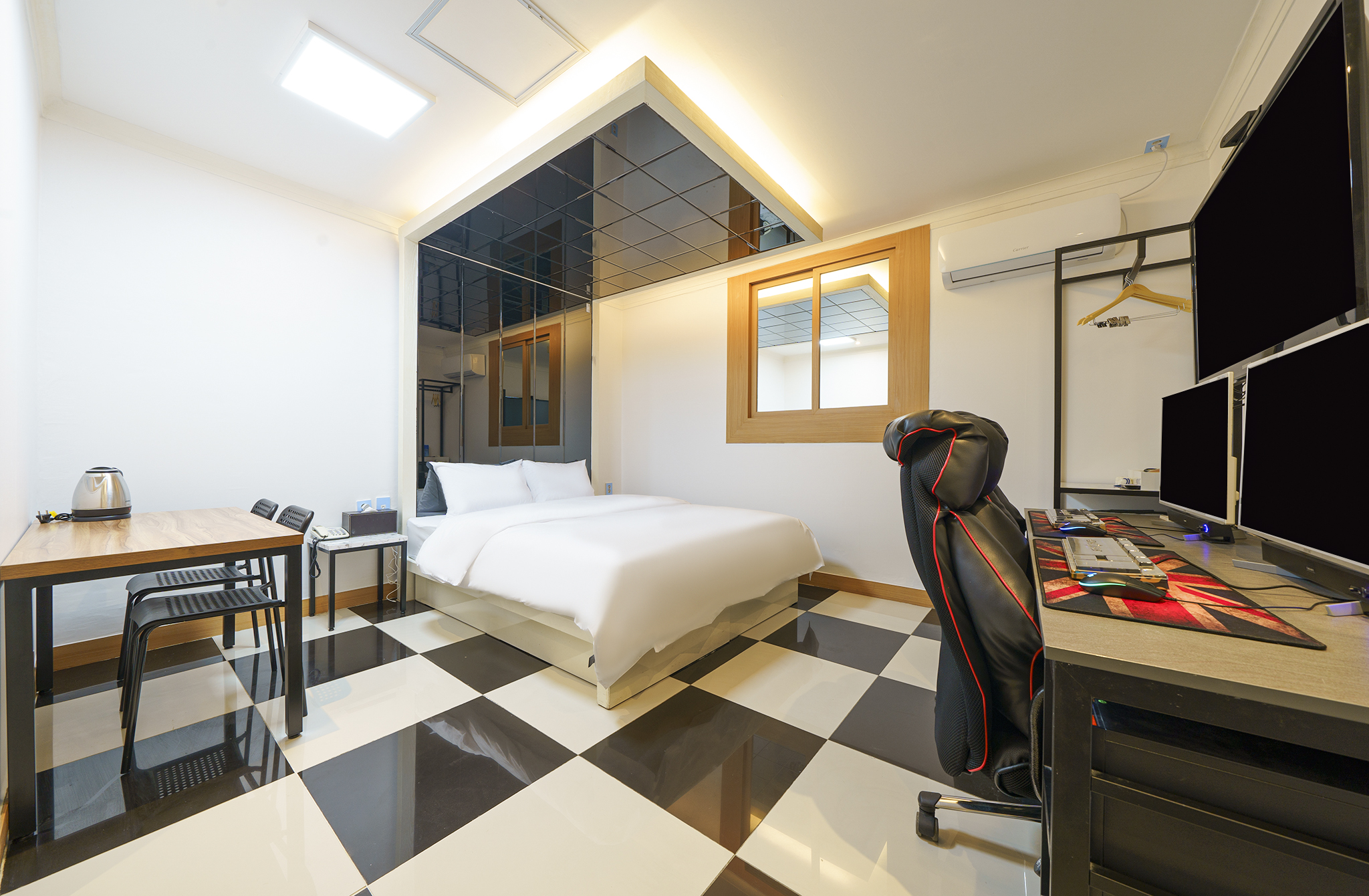 room detail thumbnail 0