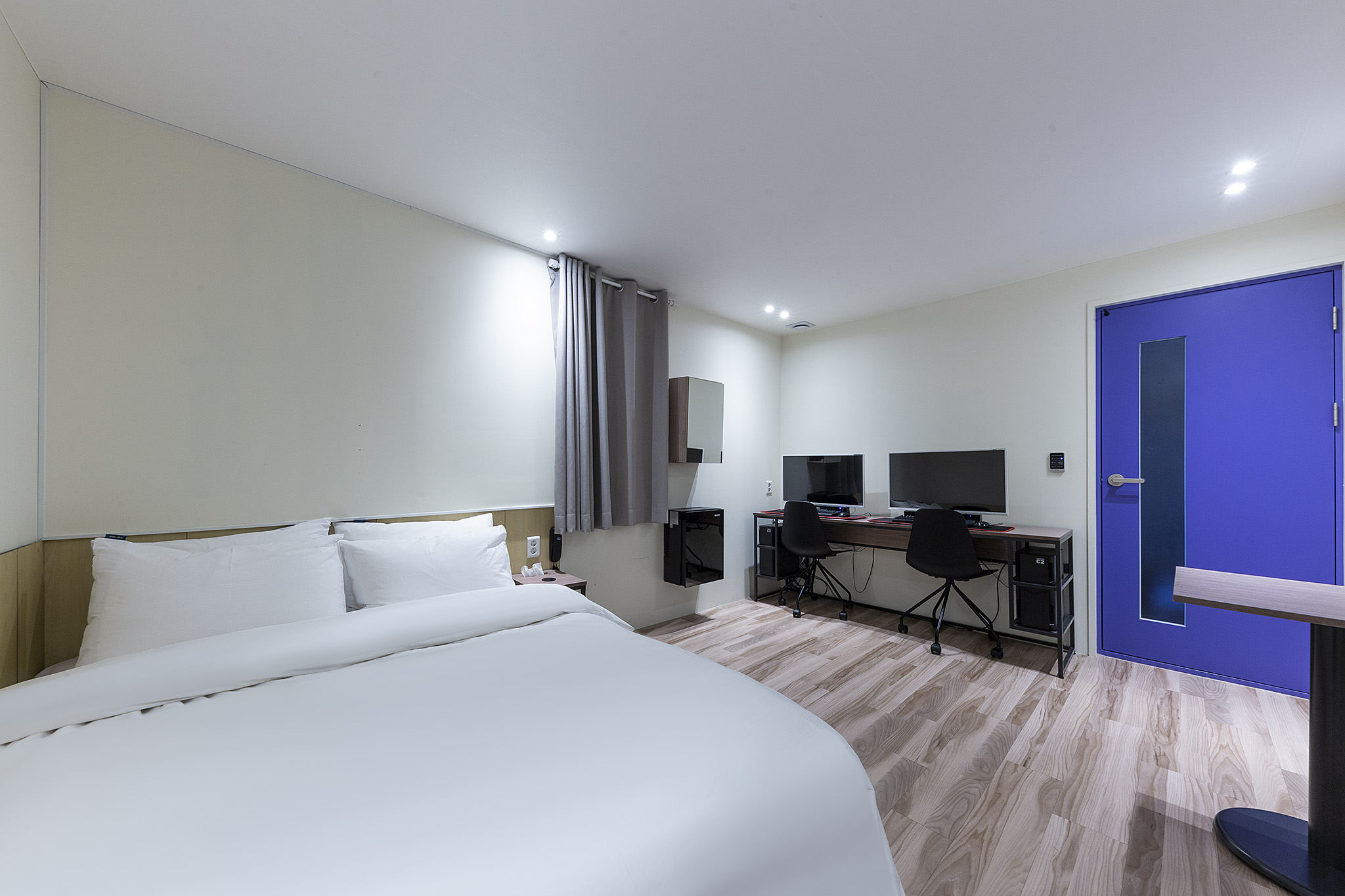room detail thumbnail 1