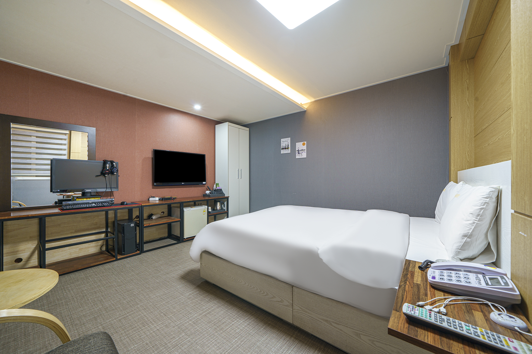 room detail thumbnail 1