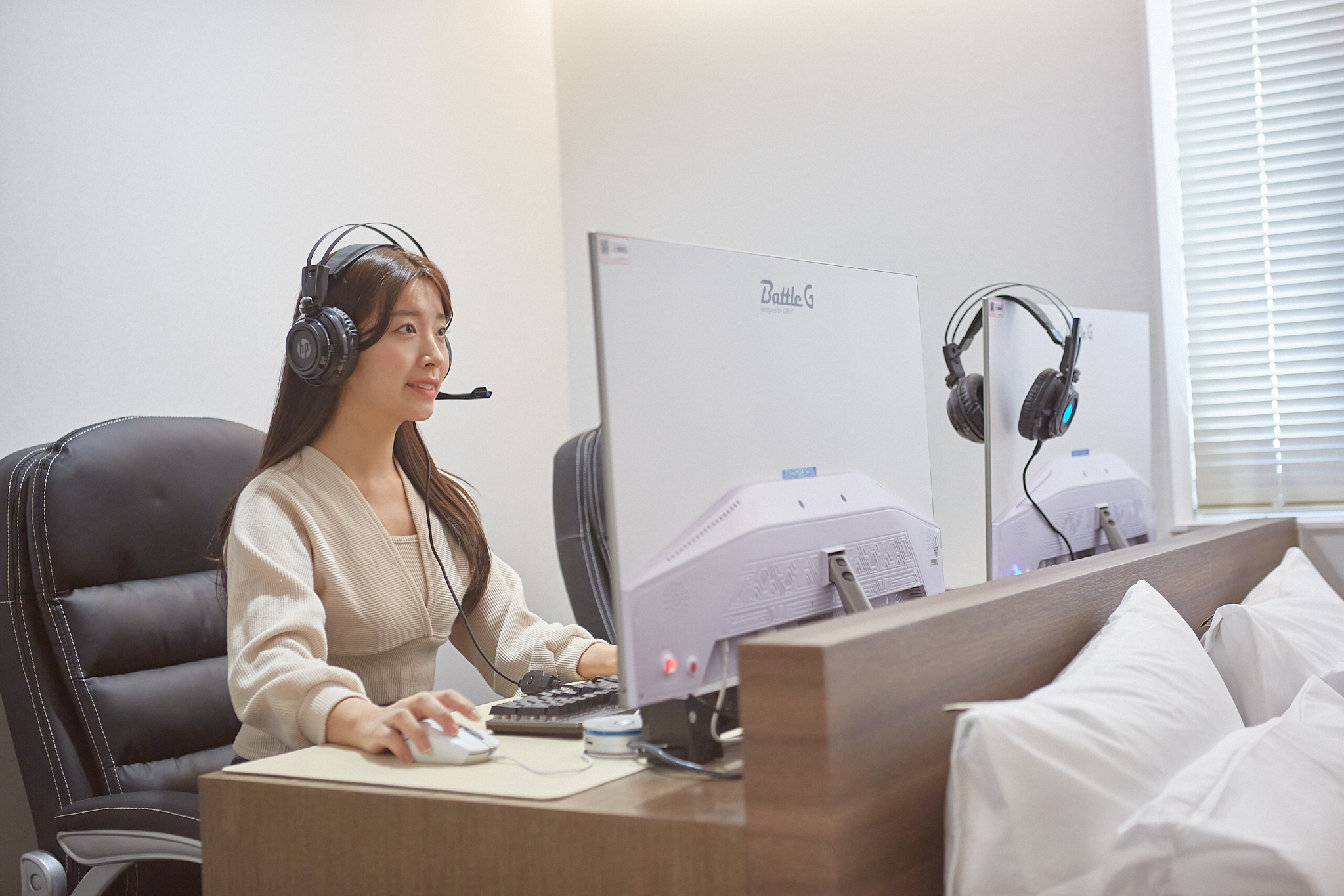 room detail thumbnail 2