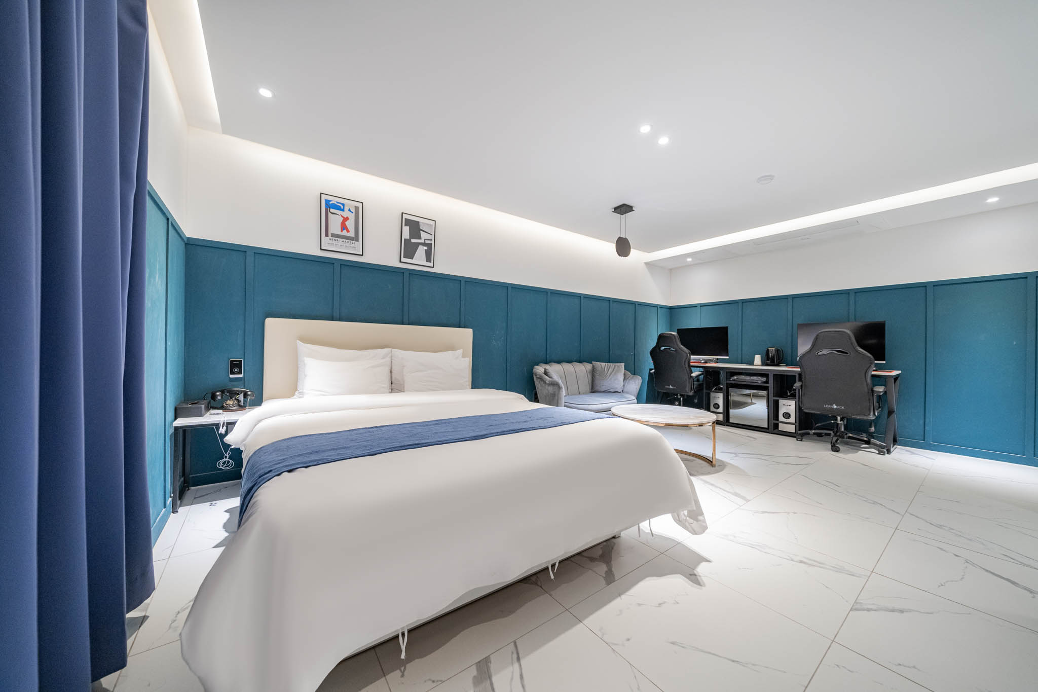 room detail thumbnail 2