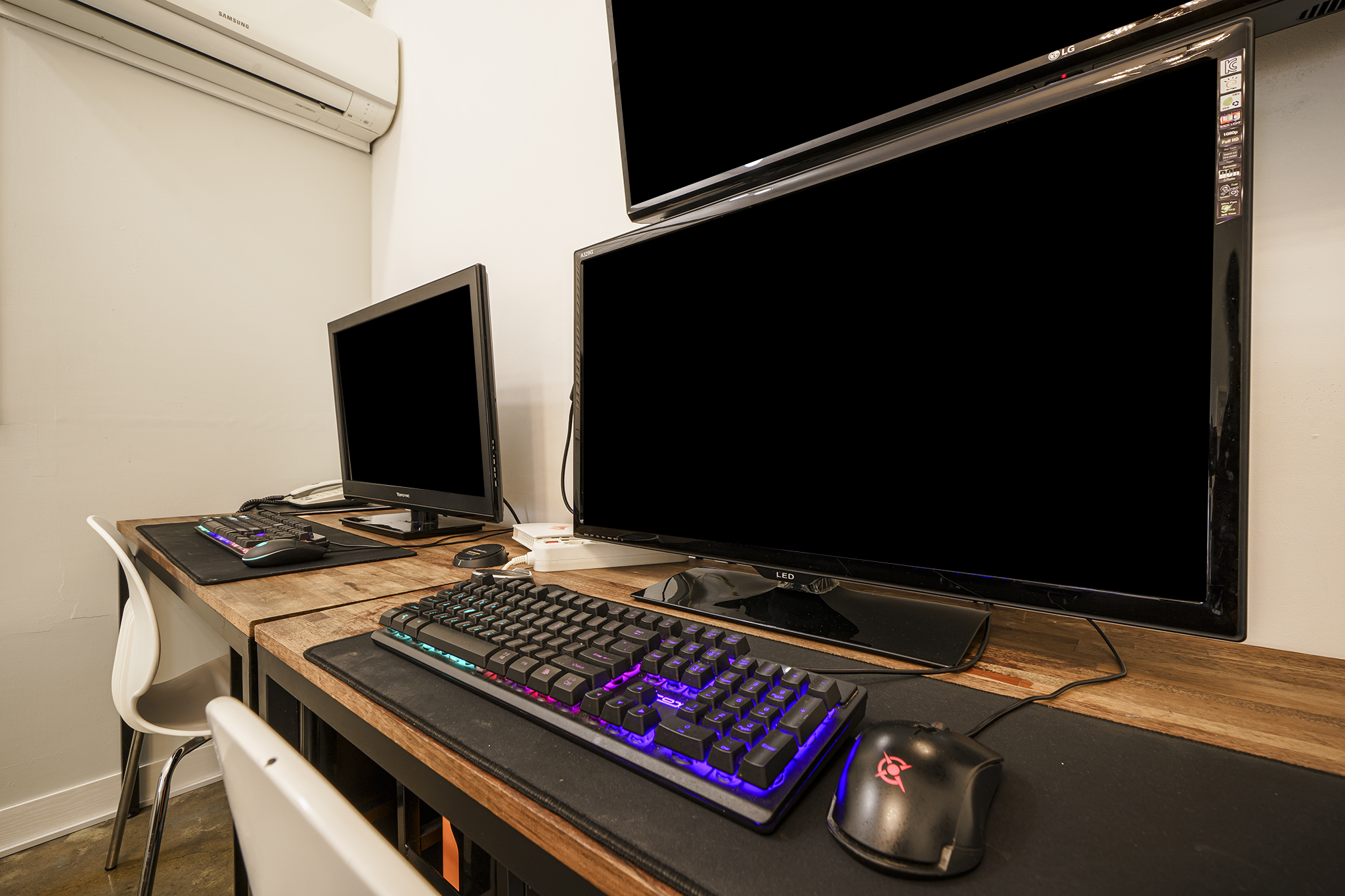 room detail thumbnail 2