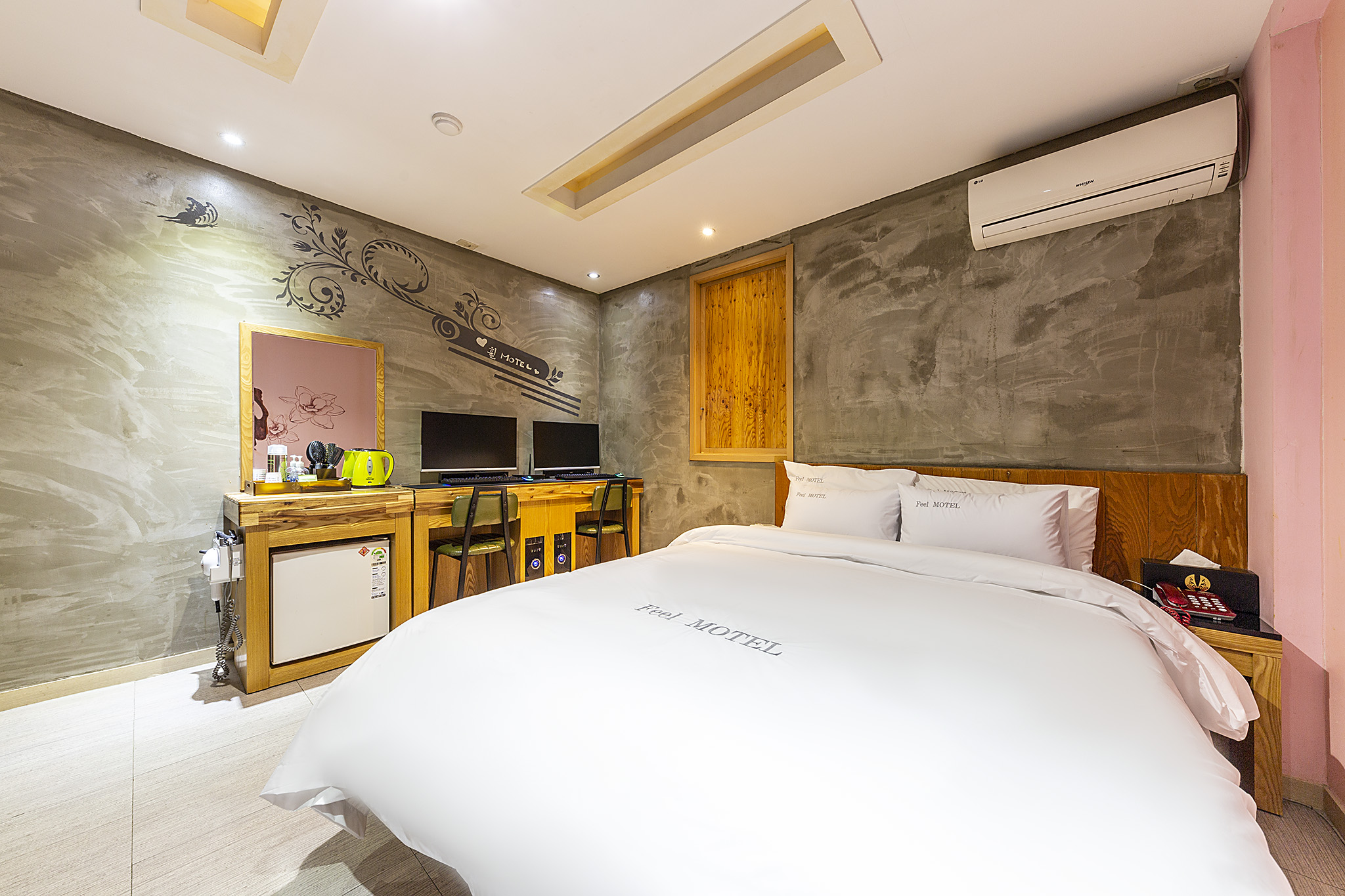 room detail thumbnail 2