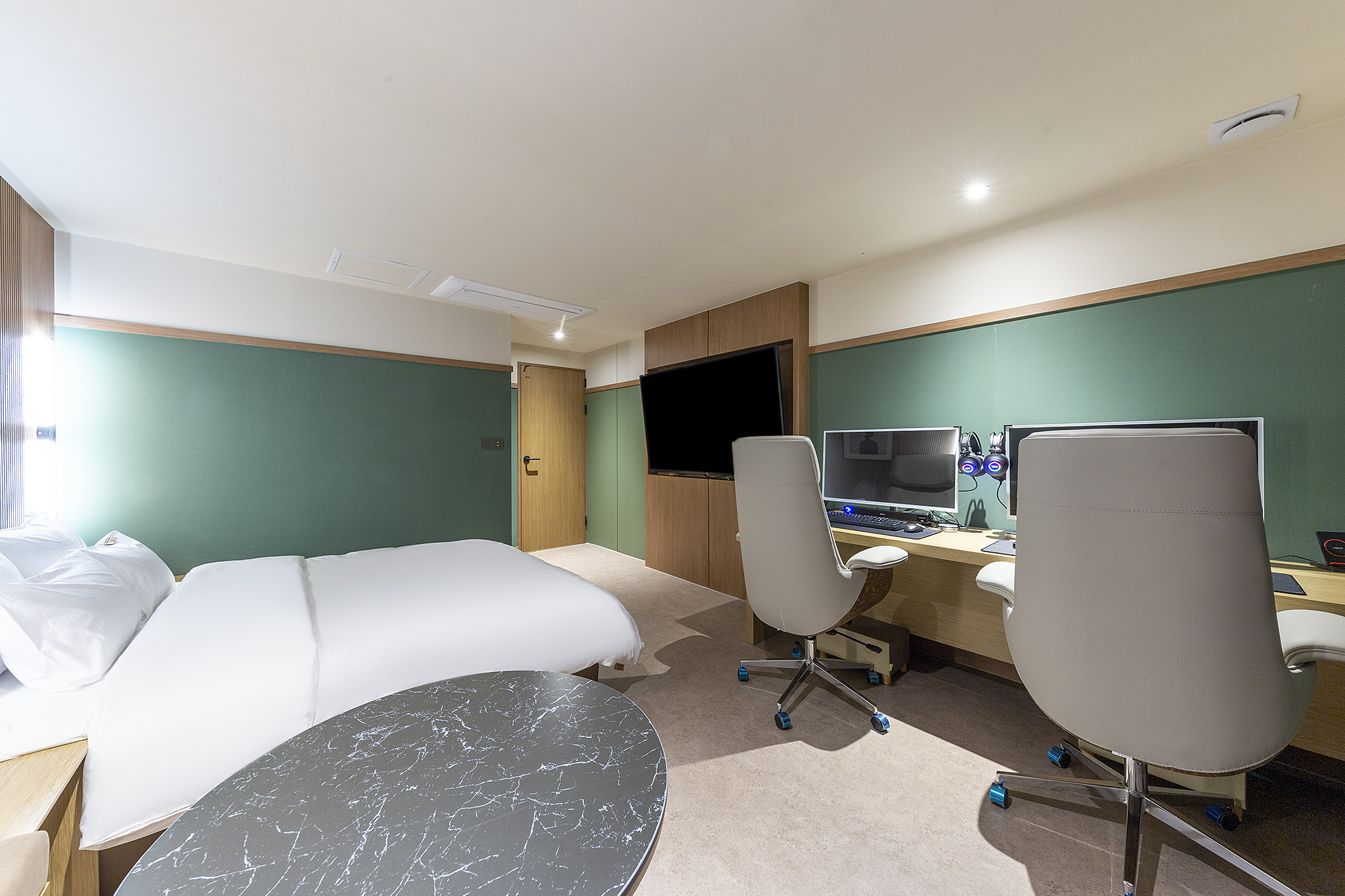 room detail thumbnail 1