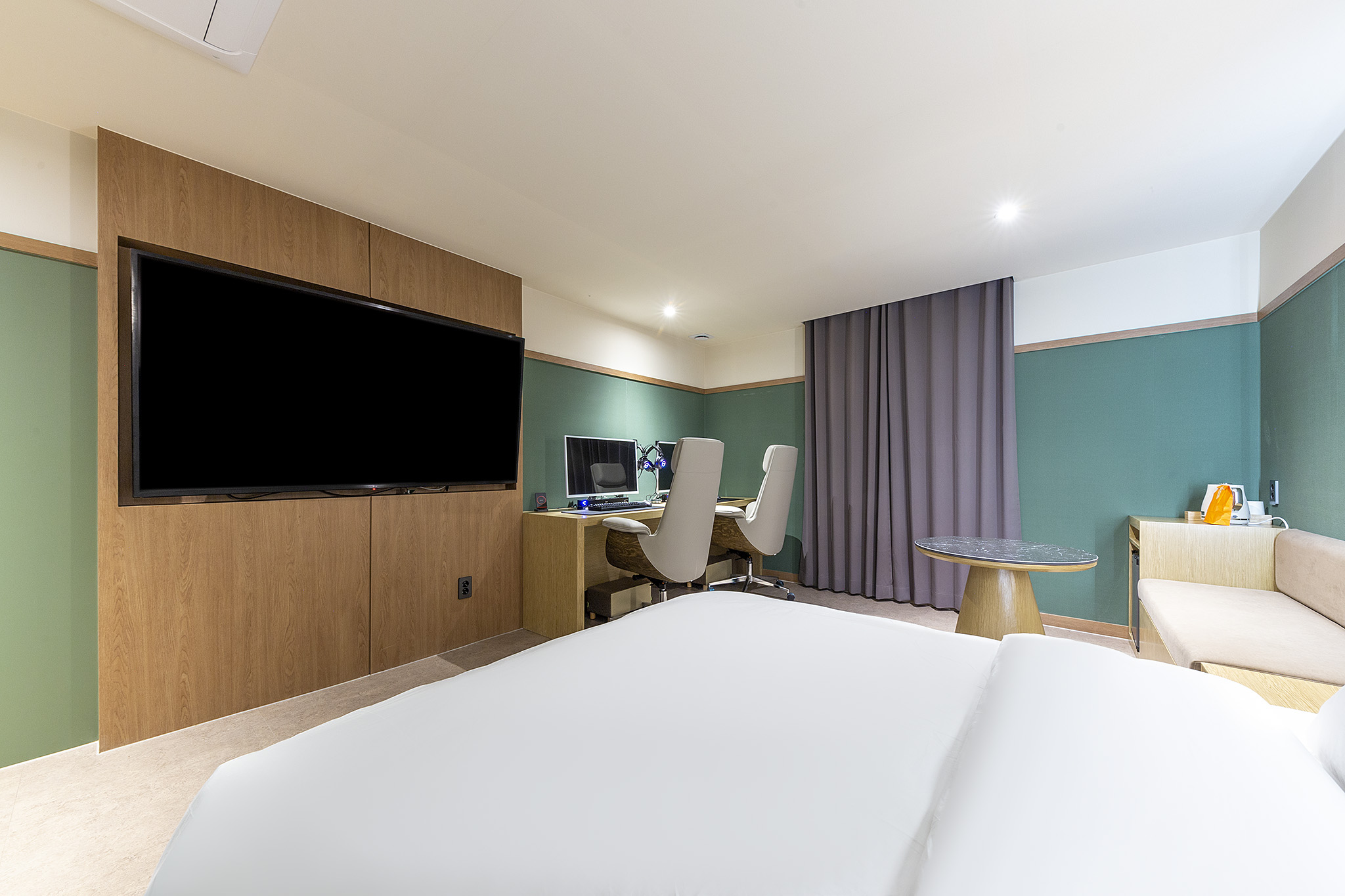 room detail thumbnail 2