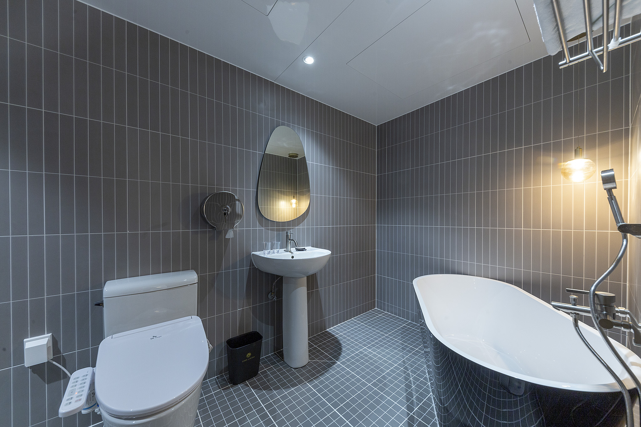 room detail thumbnail 2