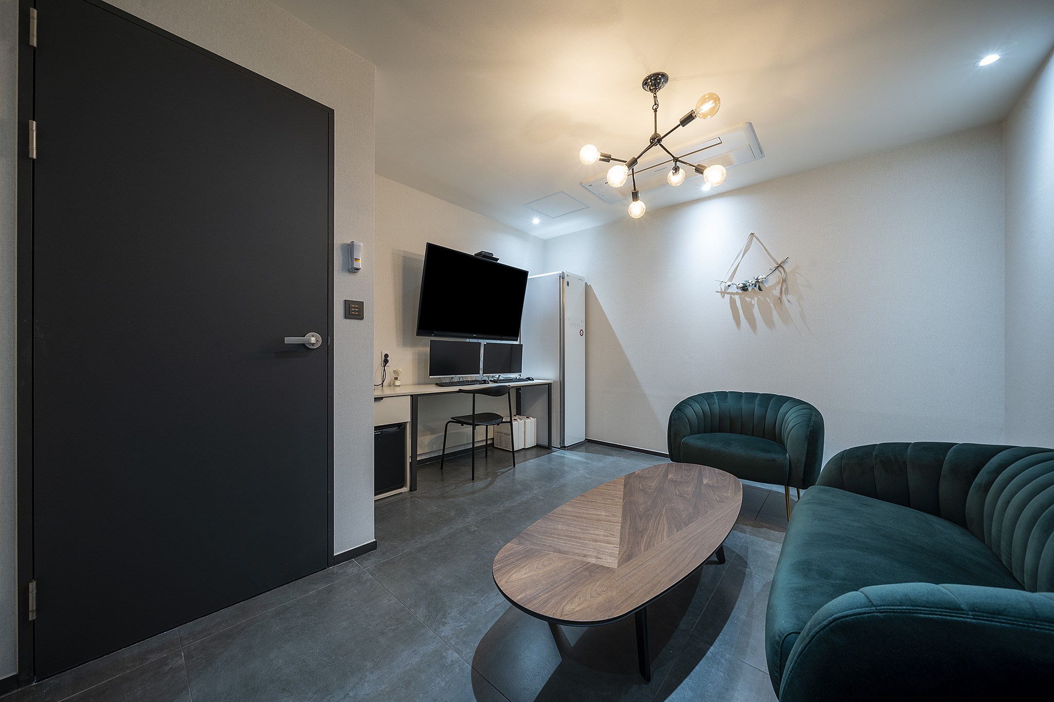 room detail thumbnail 2