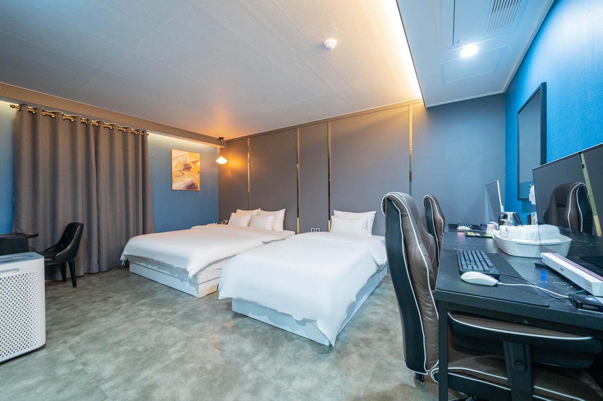 room detail thumbnail 0