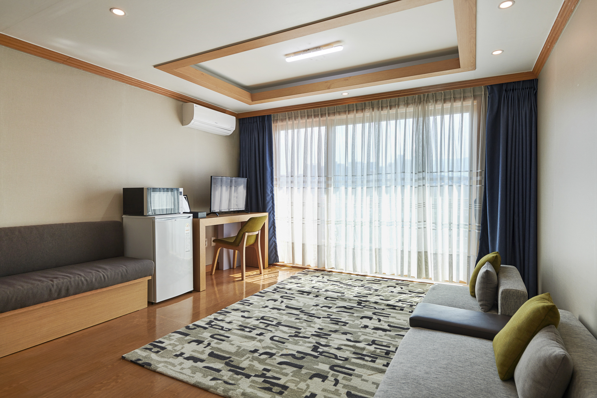 room detail thumbnail 2