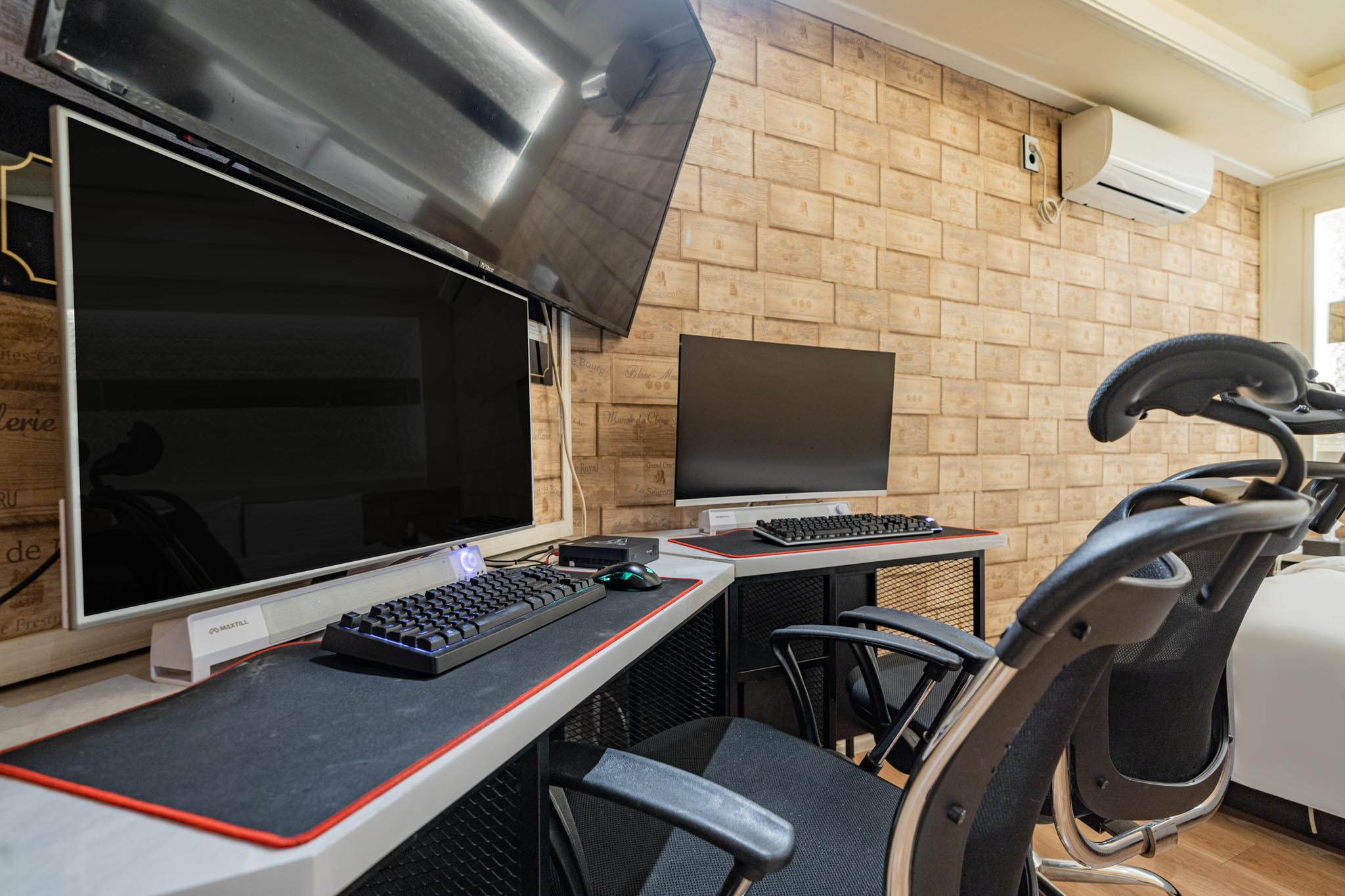 room detail thumbnail 2