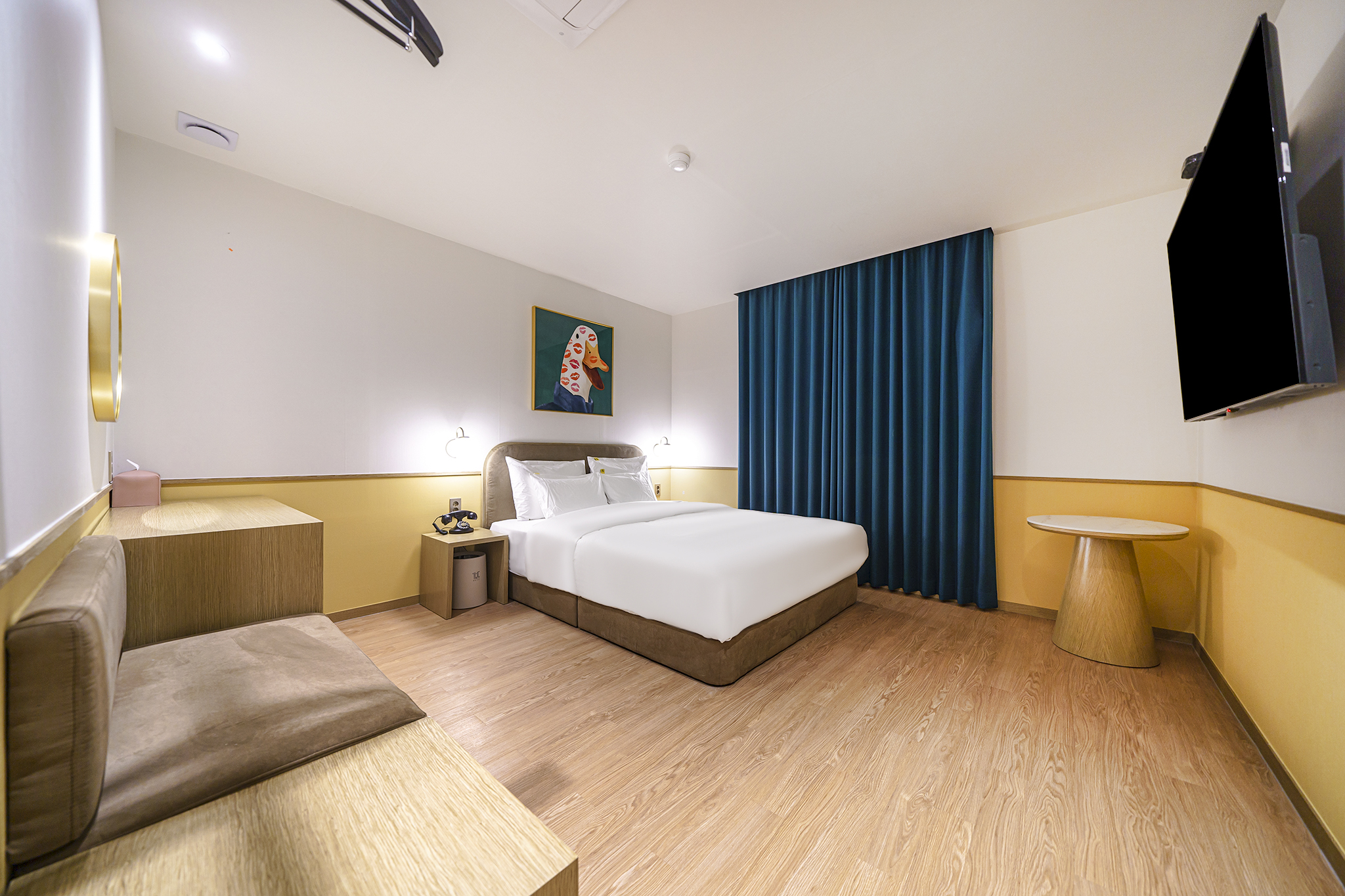 room detail thumbnail 0