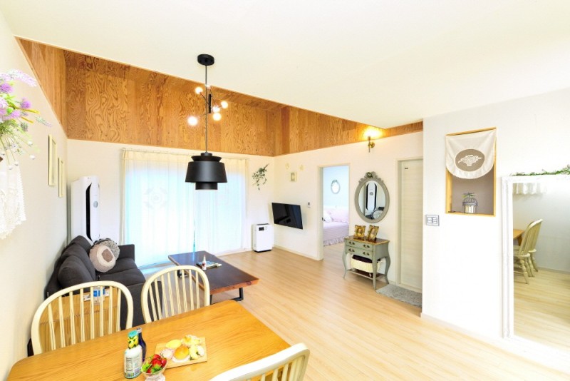 room detail thumbnail 1