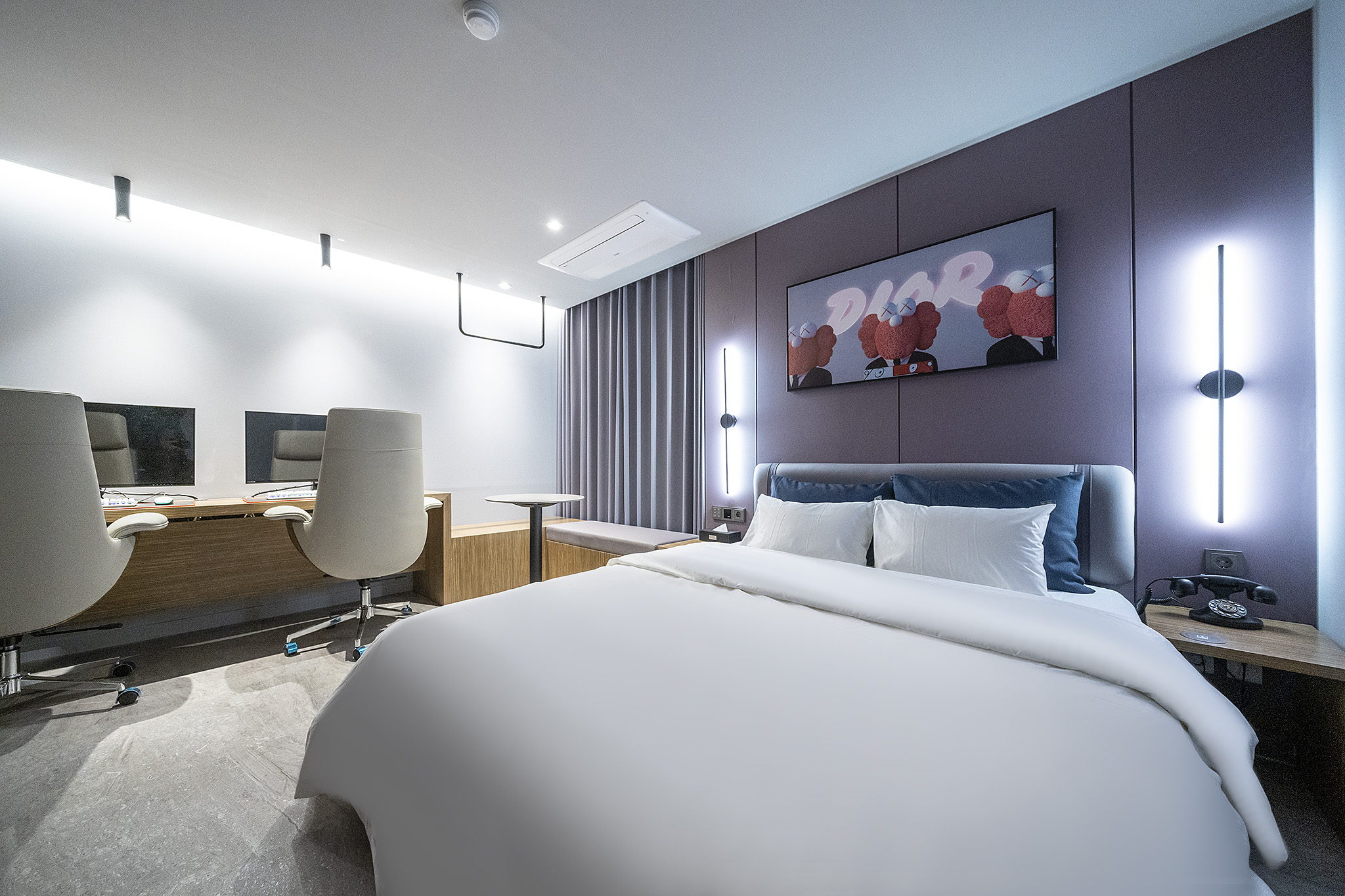 room detail thumbnail 1