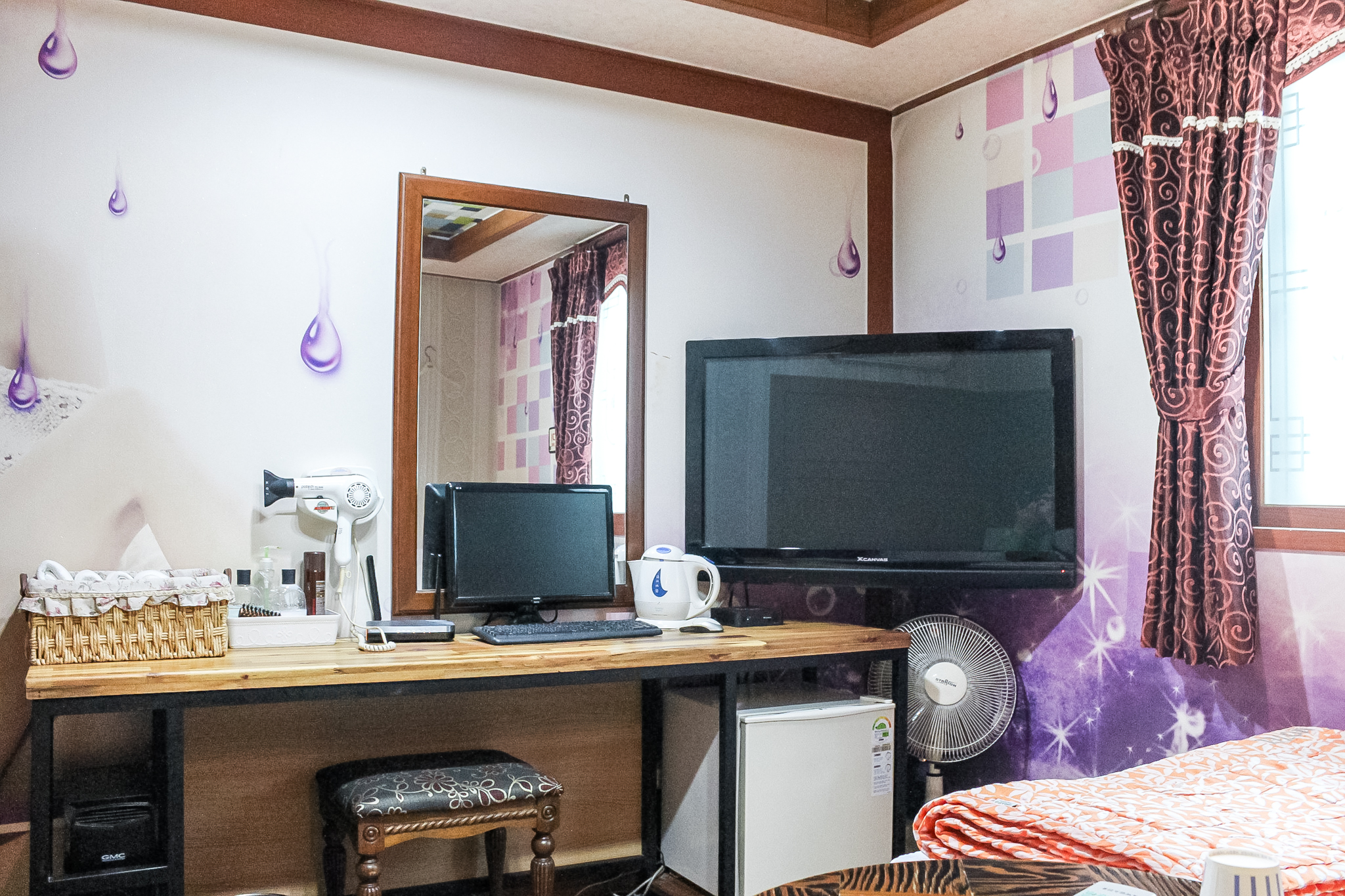 room detail thumbnail 2