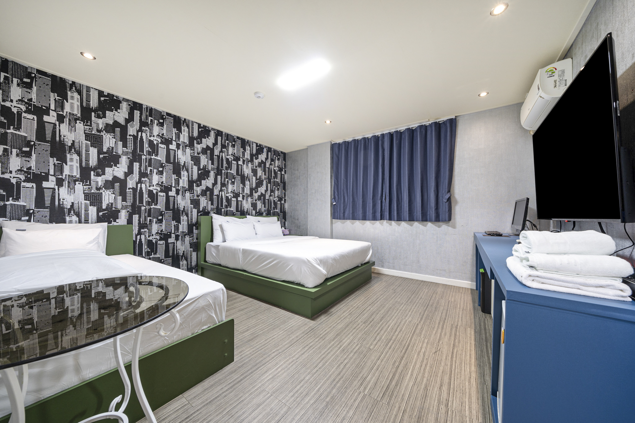 room detail thumbnail 0