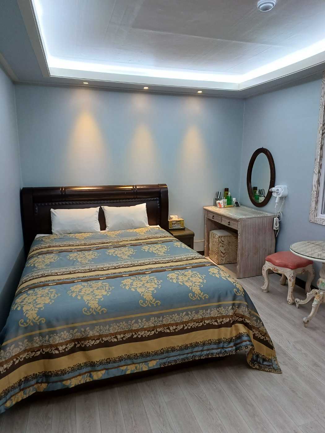 room detail thumbnail 0