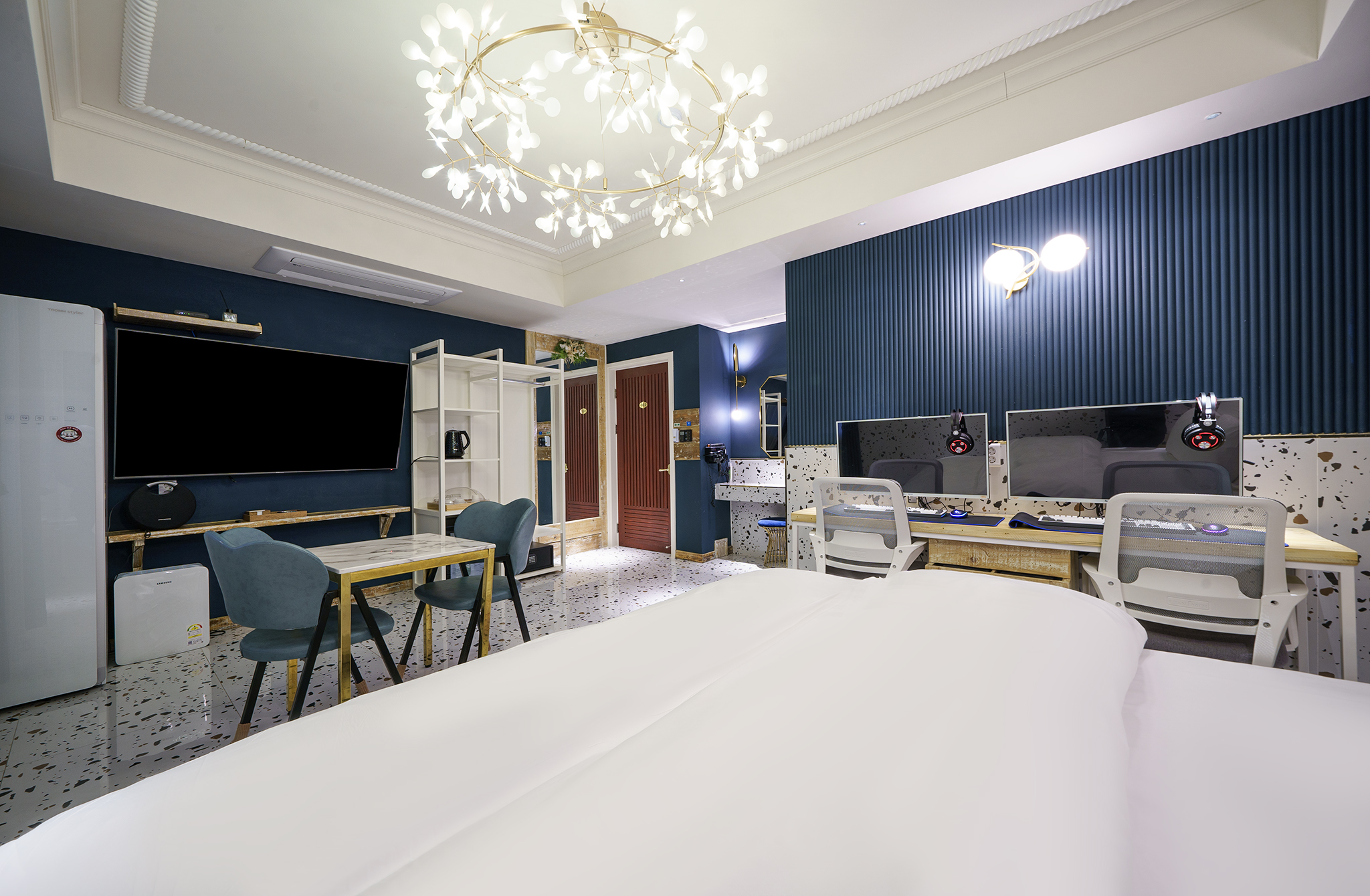 room detail thumbnail 1