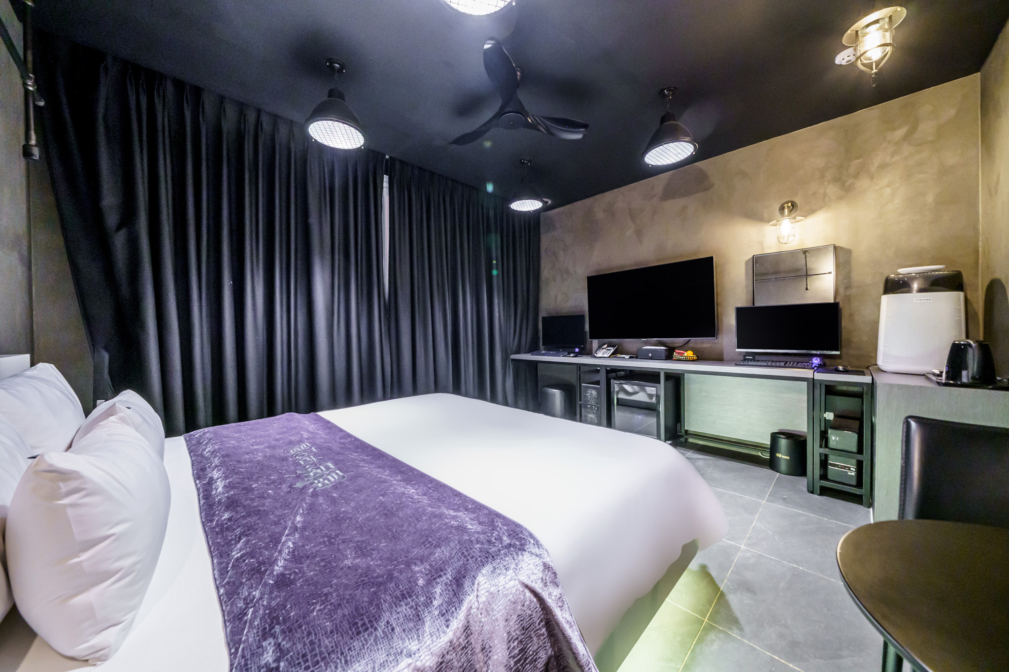 room detail thumbnail 0