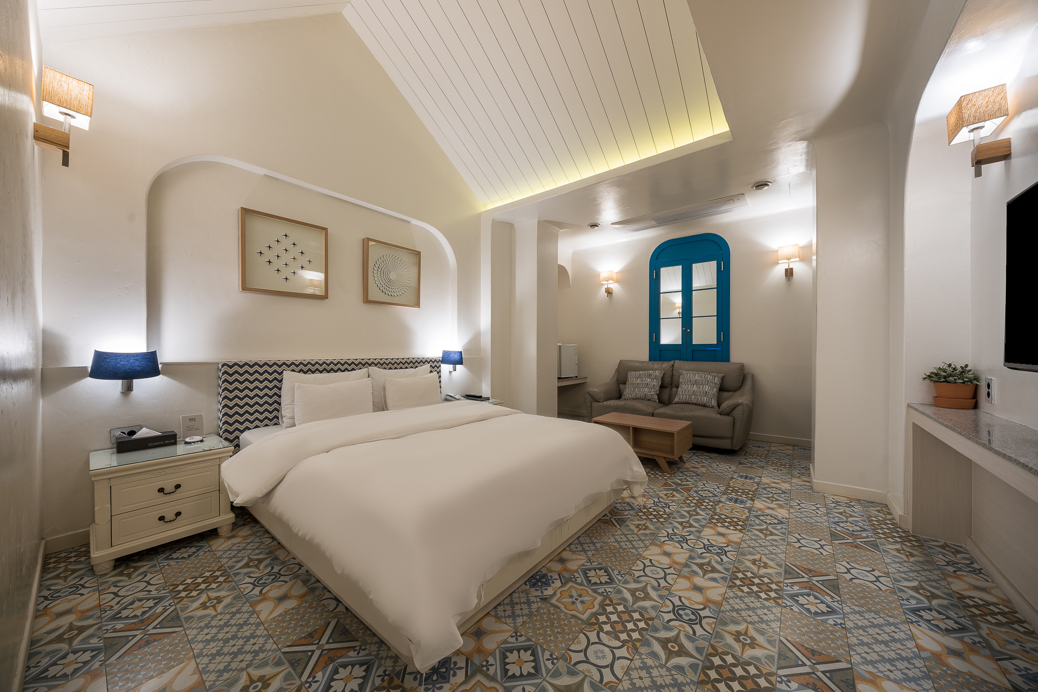 room detail thumbnail 0