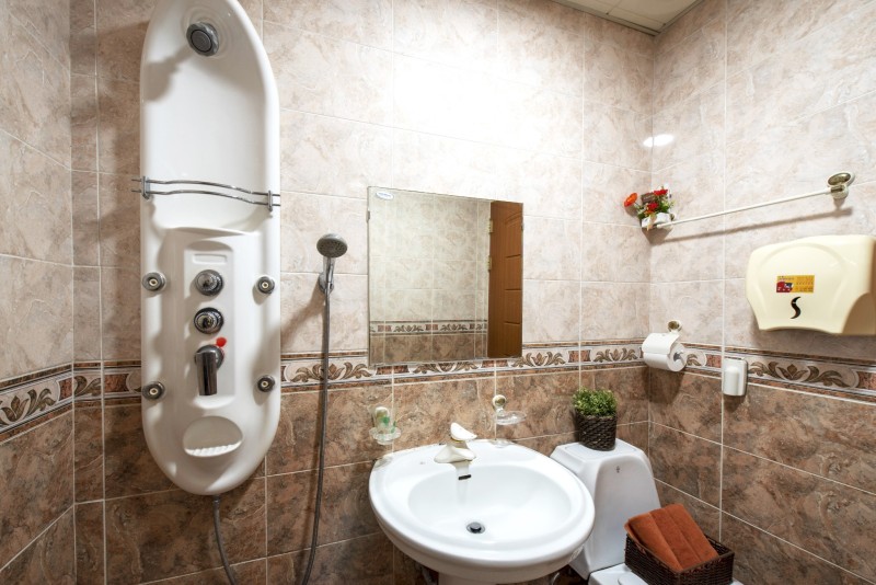 room detail thumbnail 2