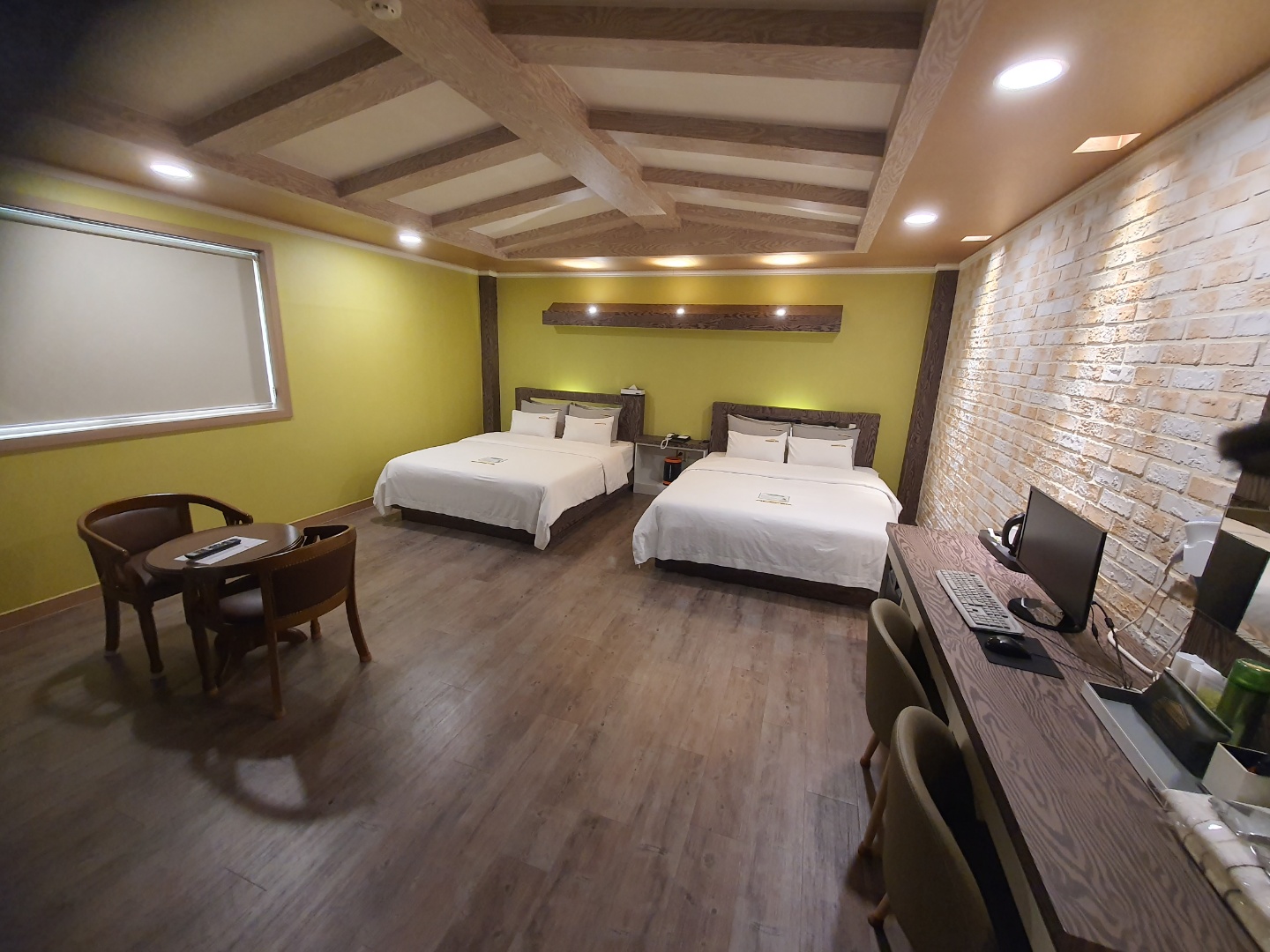 room detail thumbnail 0
