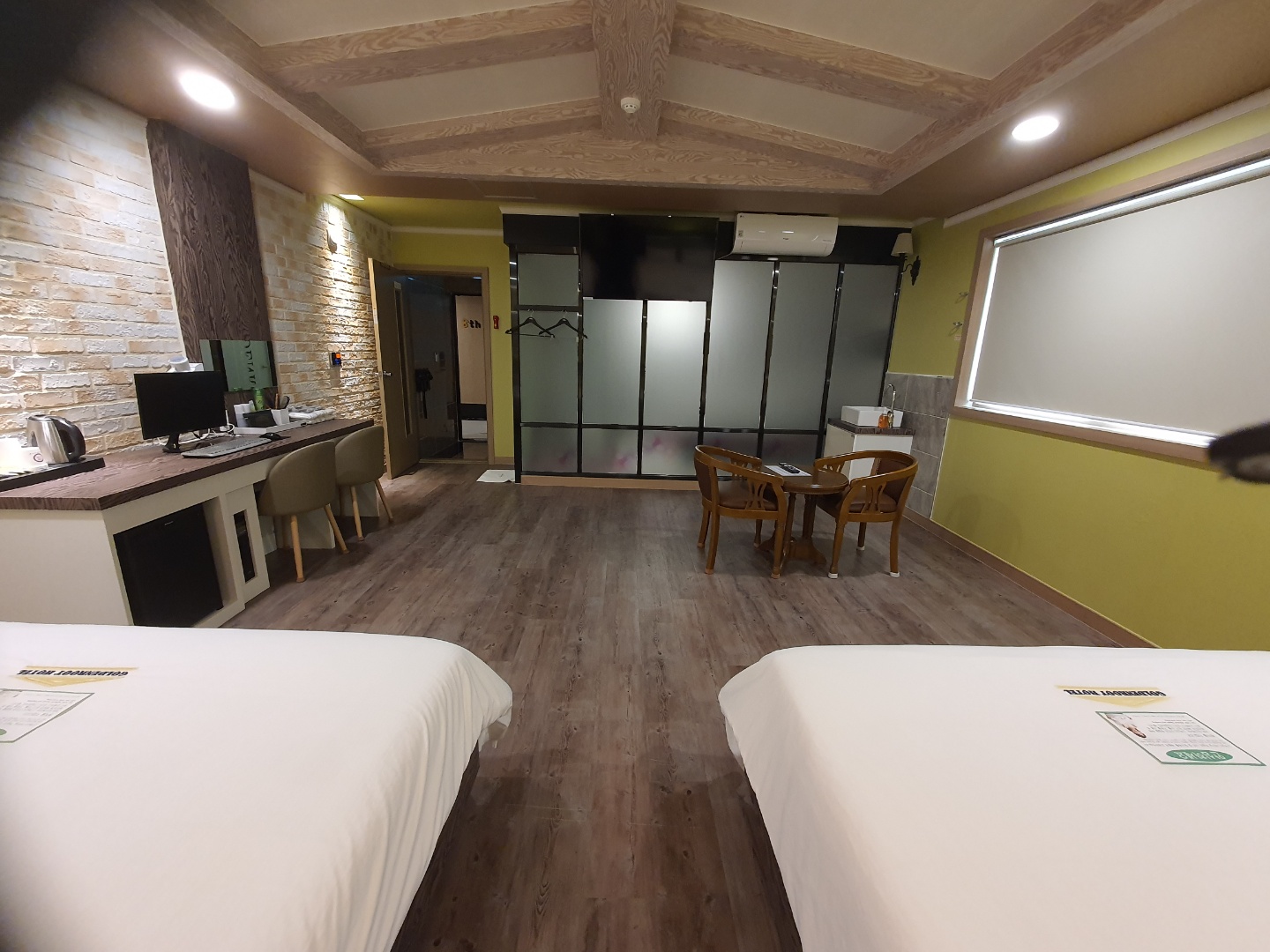 room detail thumbnail 2