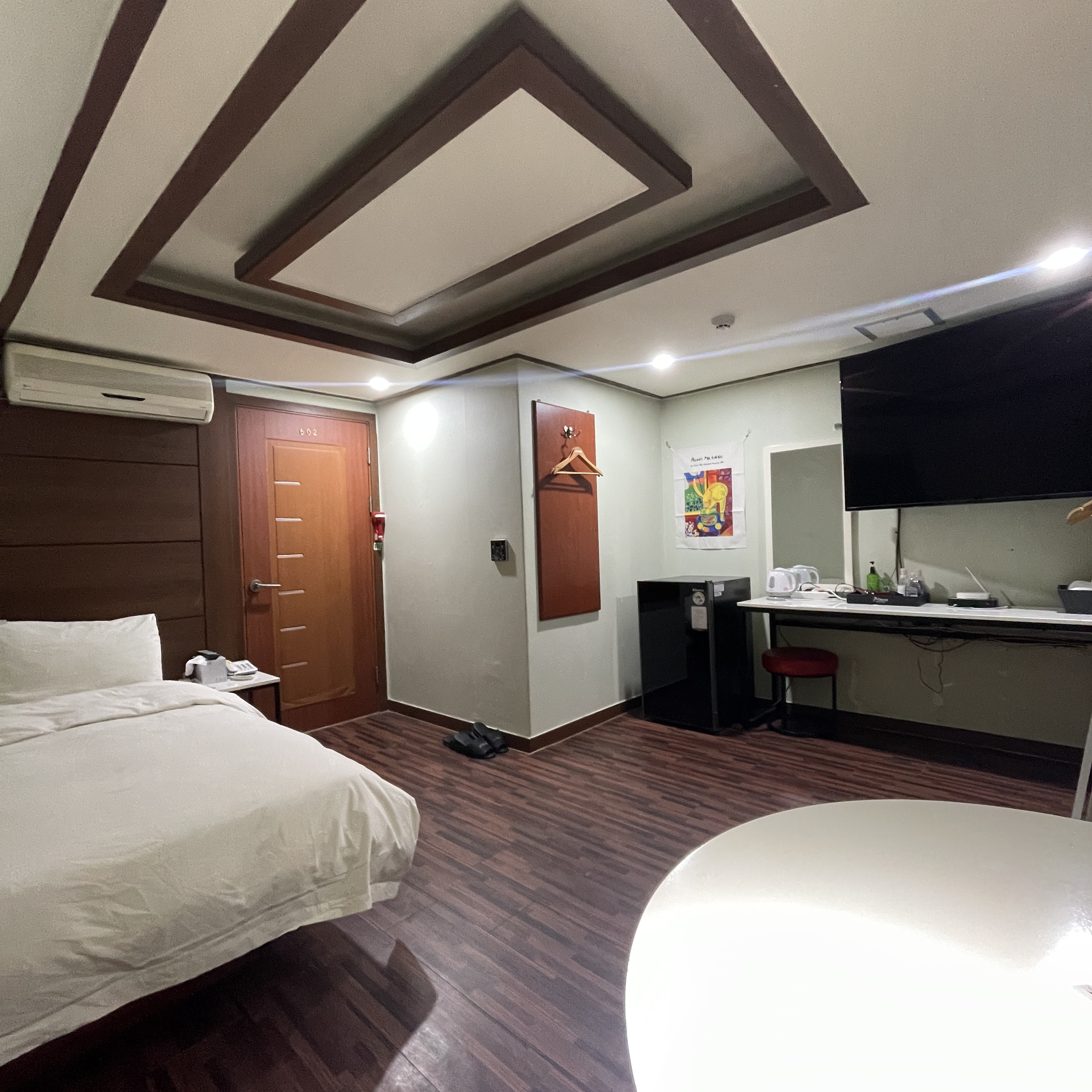 room detail thumbnail 2